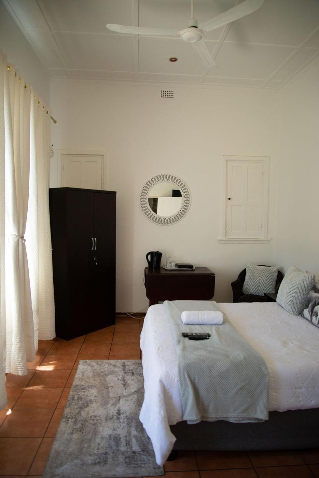 Standard Double Room - Photo 2