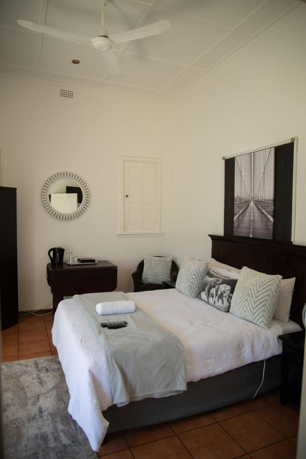 Standard Double Room - Photo 3
