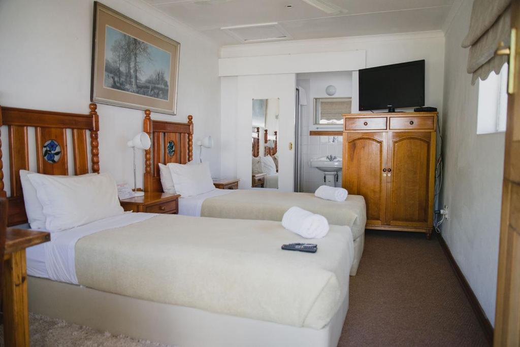 Standard Twin Room - Photo 1