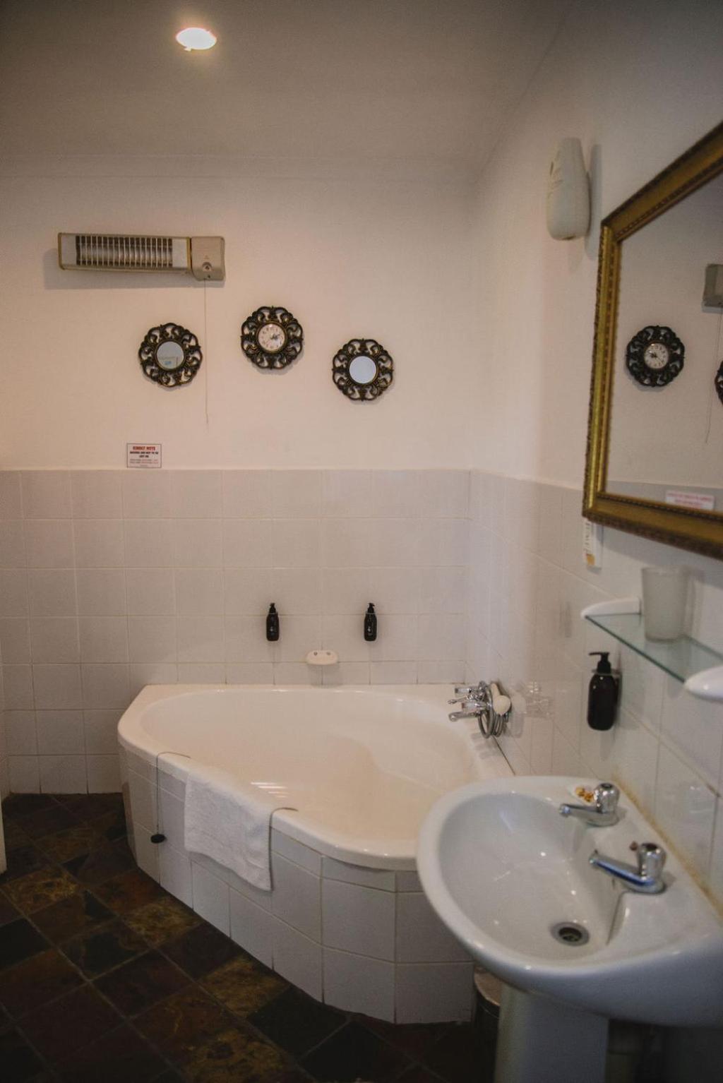 Luxury Twin Room - Photo 4