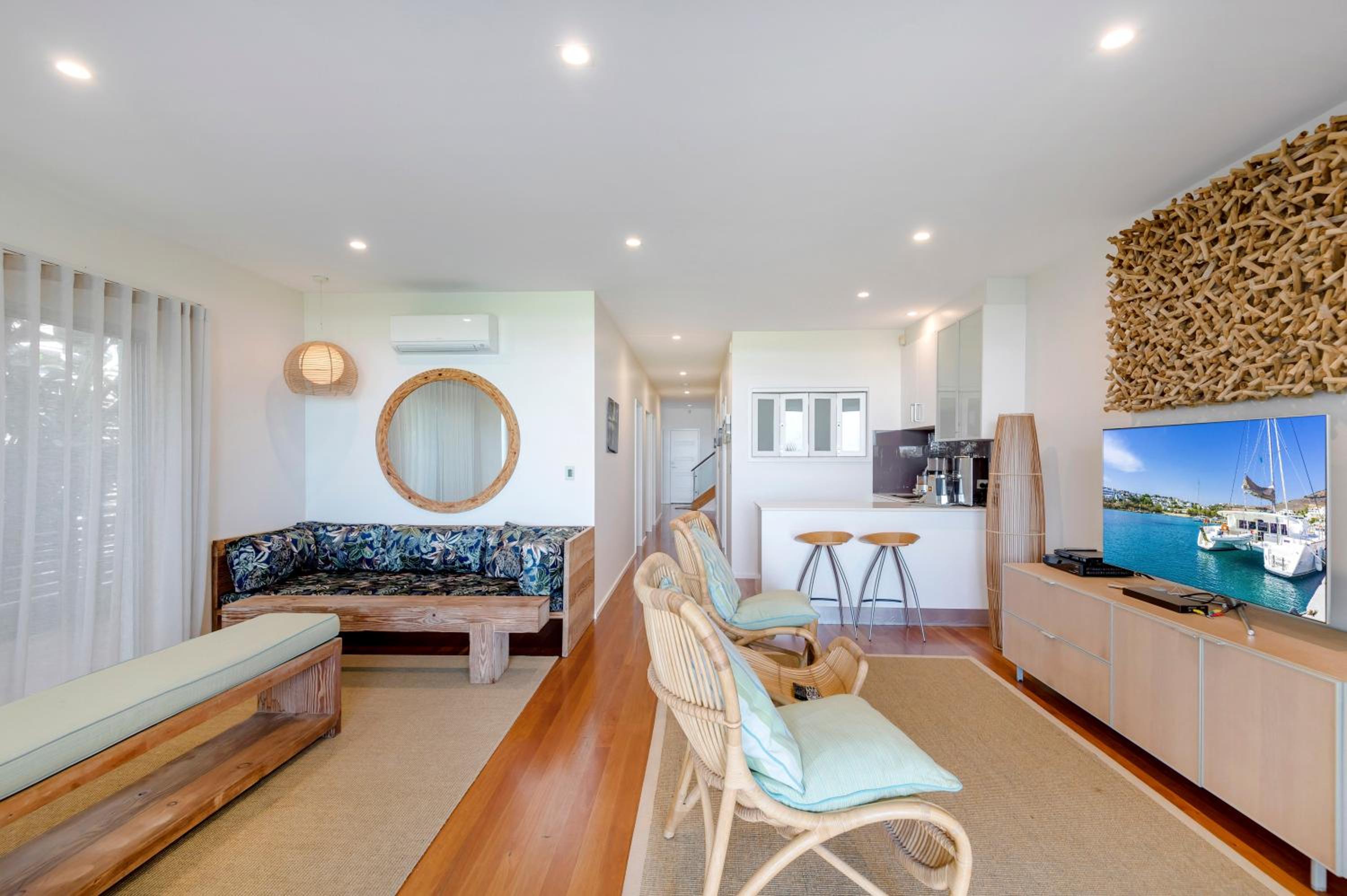 Four-Bedroom House photo 2