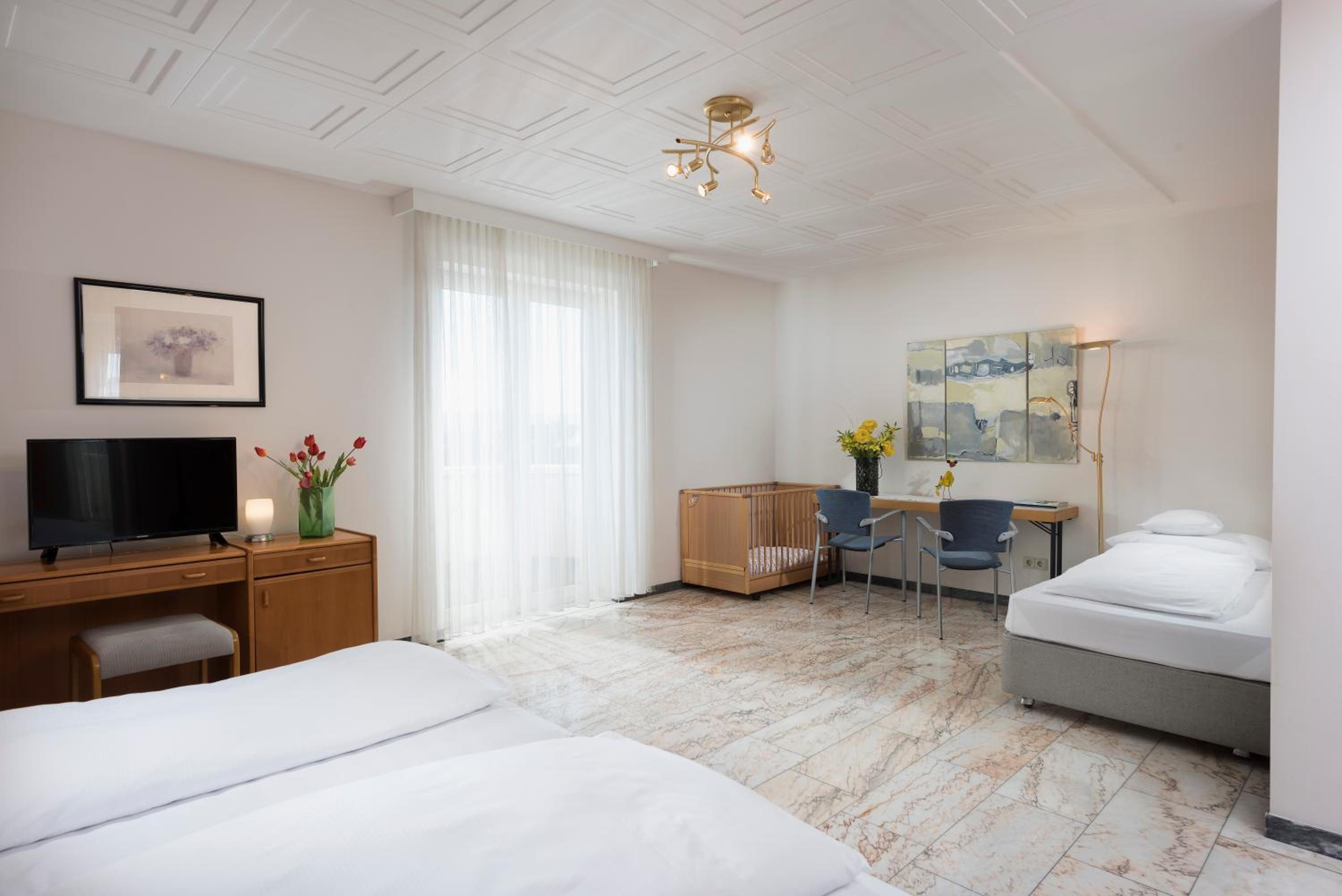 Double or Twin Room - Photo 4