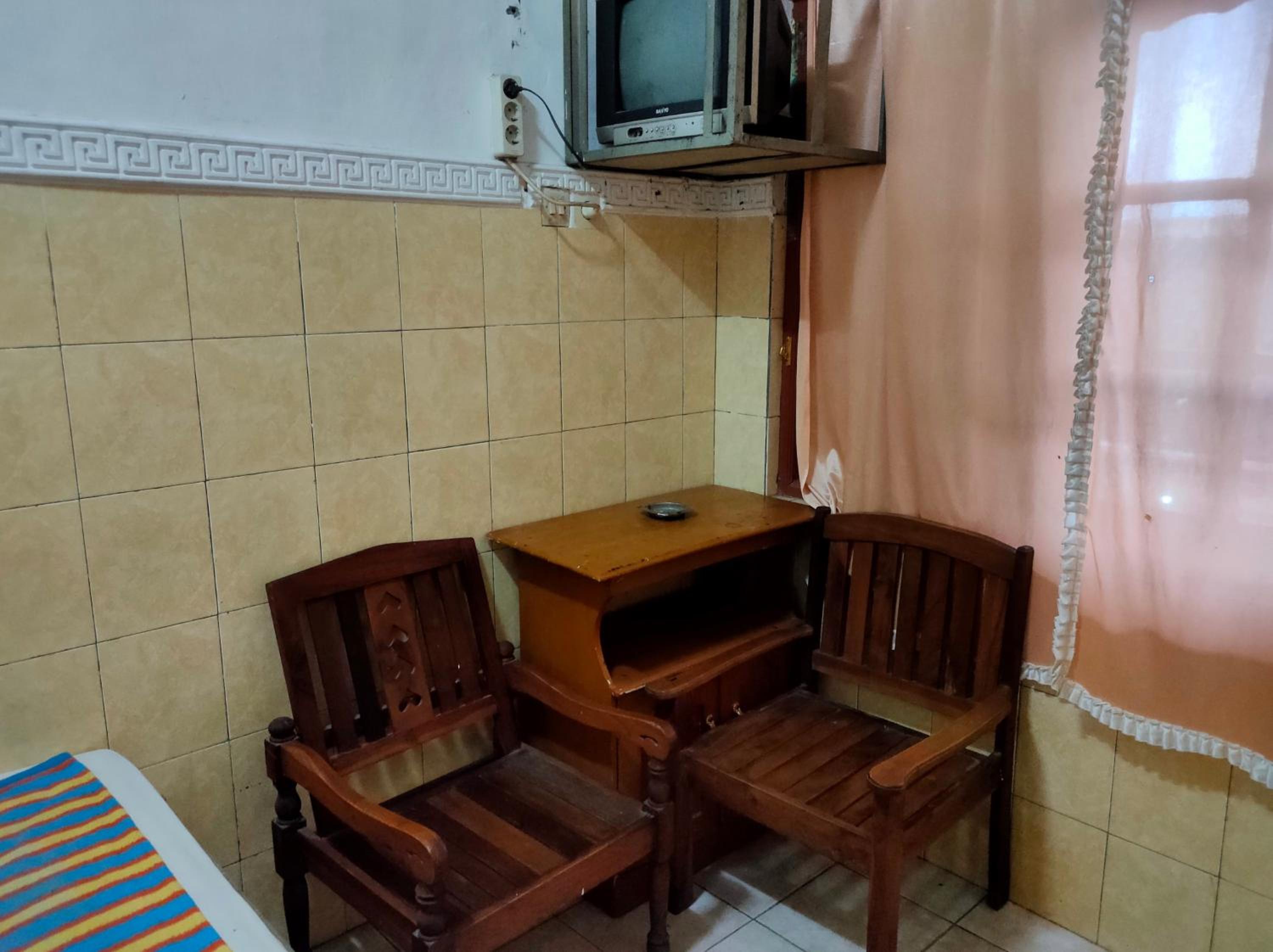 Budget Double Room - Photo 8