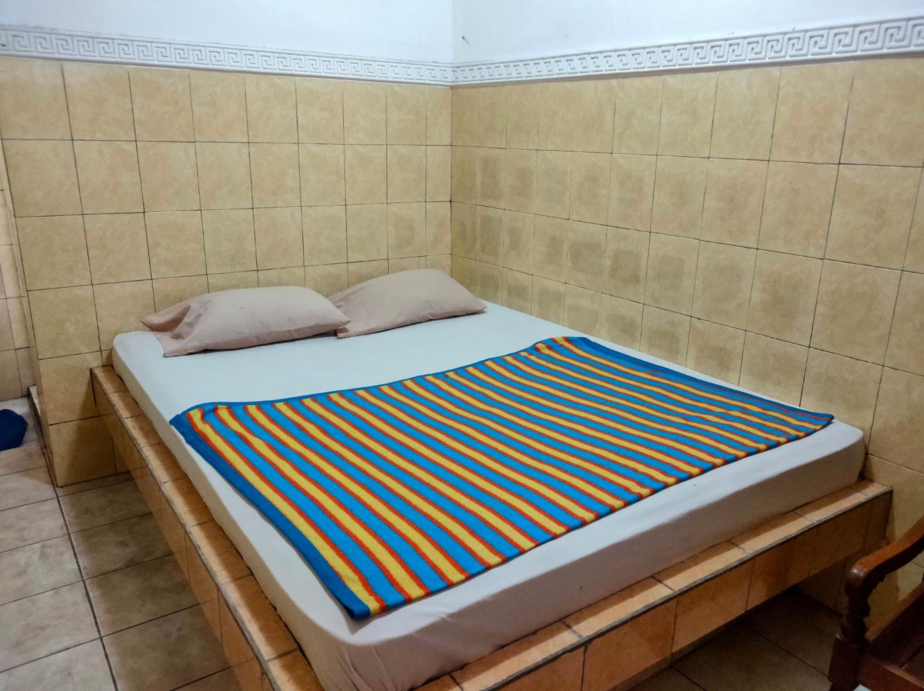 Budget Double Room - Photo 10