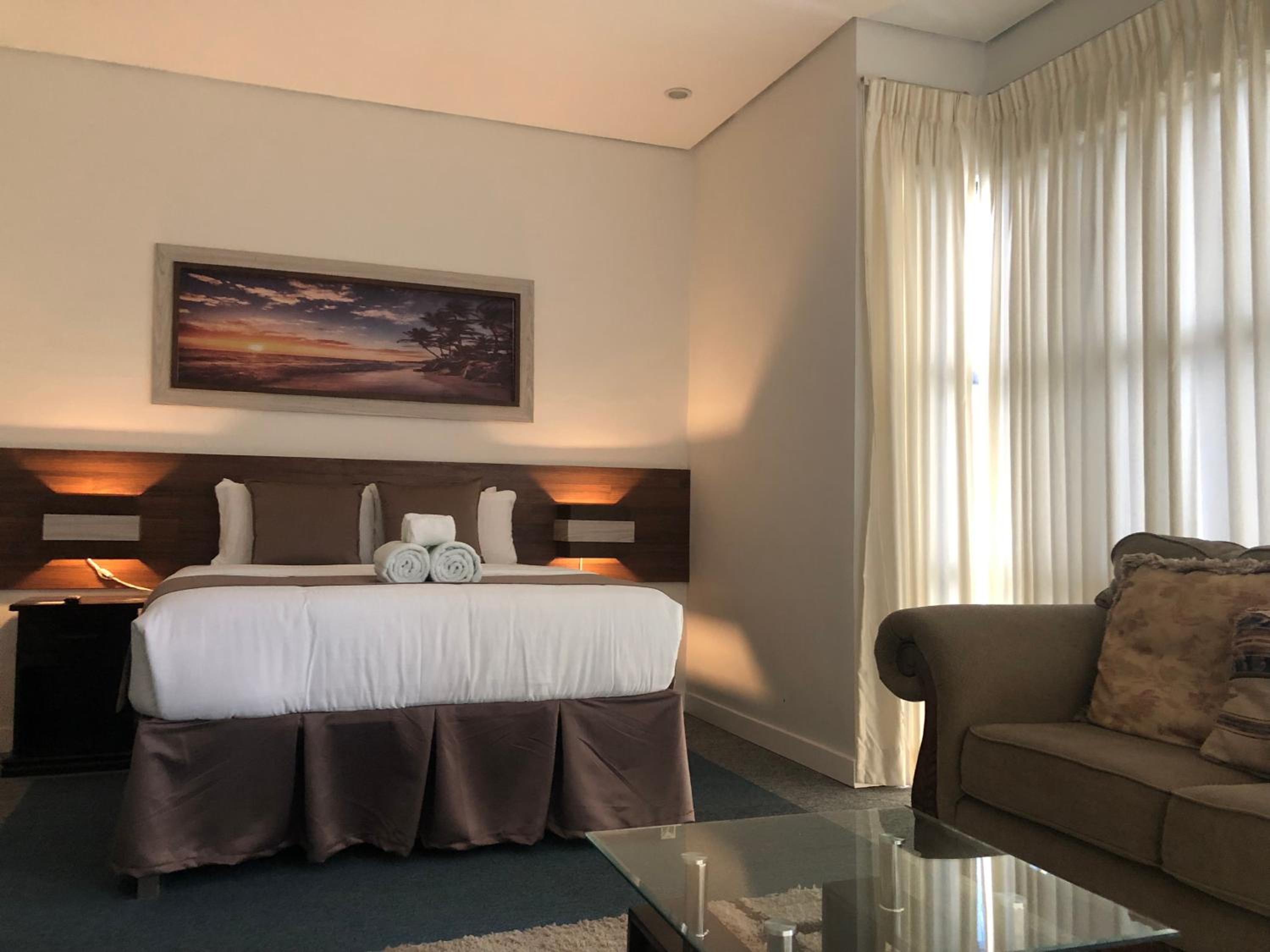 Deluxe Queen Suite - Photo 1