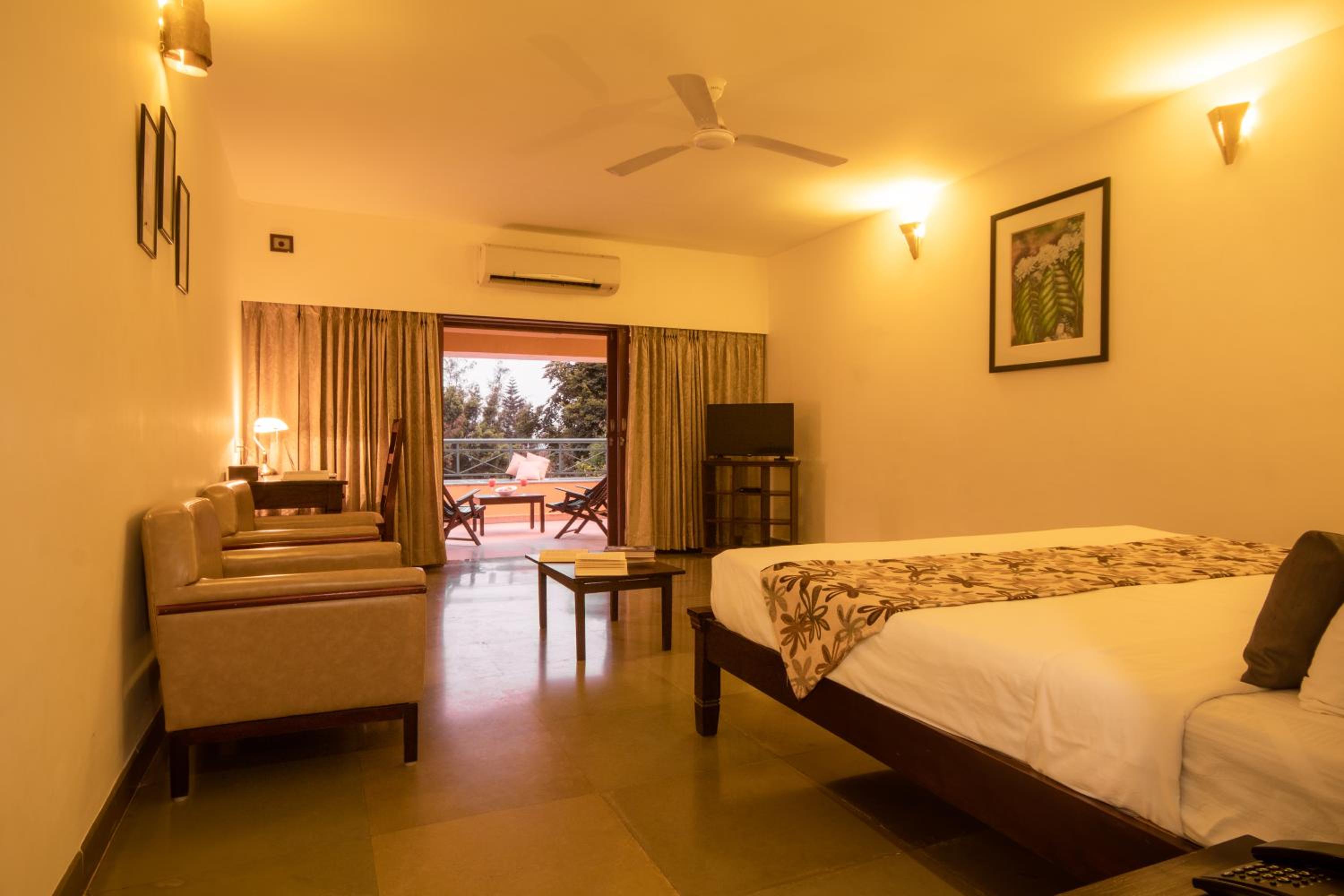 Golf View Room with Balcony (Stay 2 nights & above, Enjoy a bucket of Pint Beer once per stay) - Photo 6