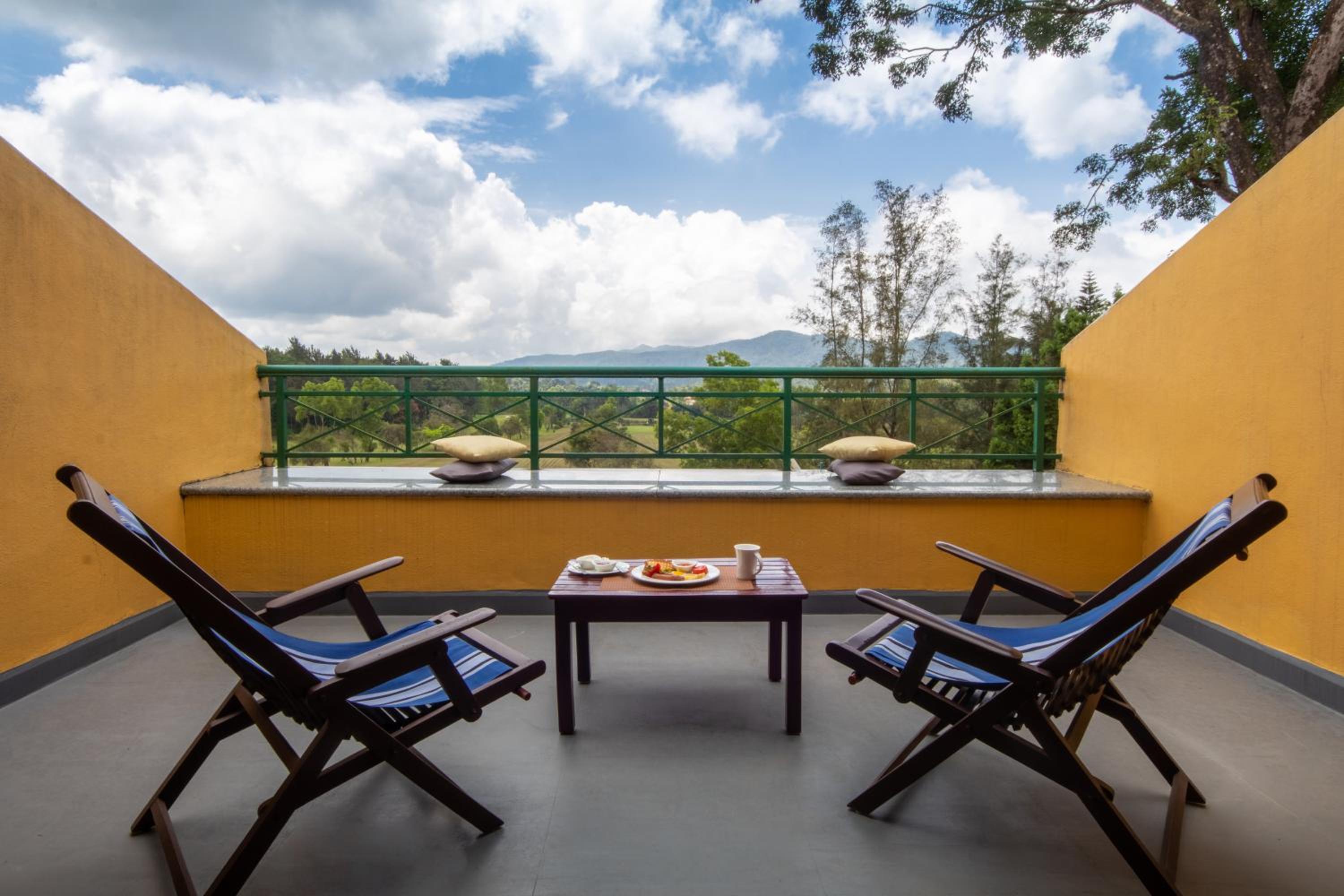 Golf View Room with Balcony (Stay 2 nights & above, Enjoy a bucket of Pint Beer once per stay) - Photo 8