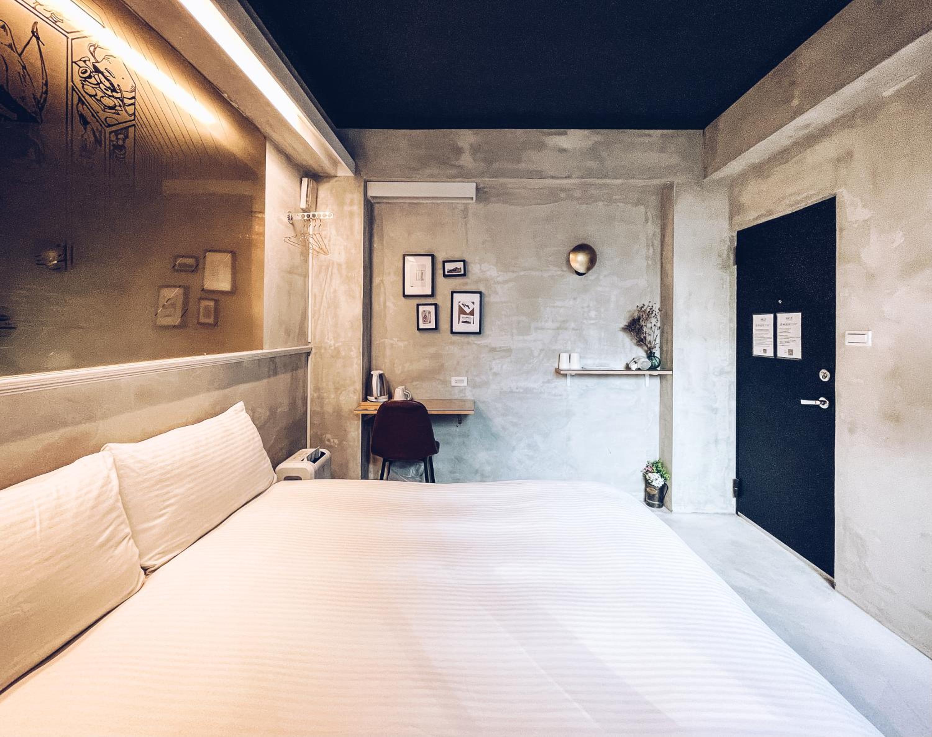 Standard Double Room - Photo 8