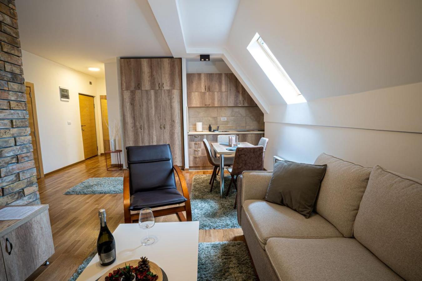 Deluxe Queen Suite - Photo 27