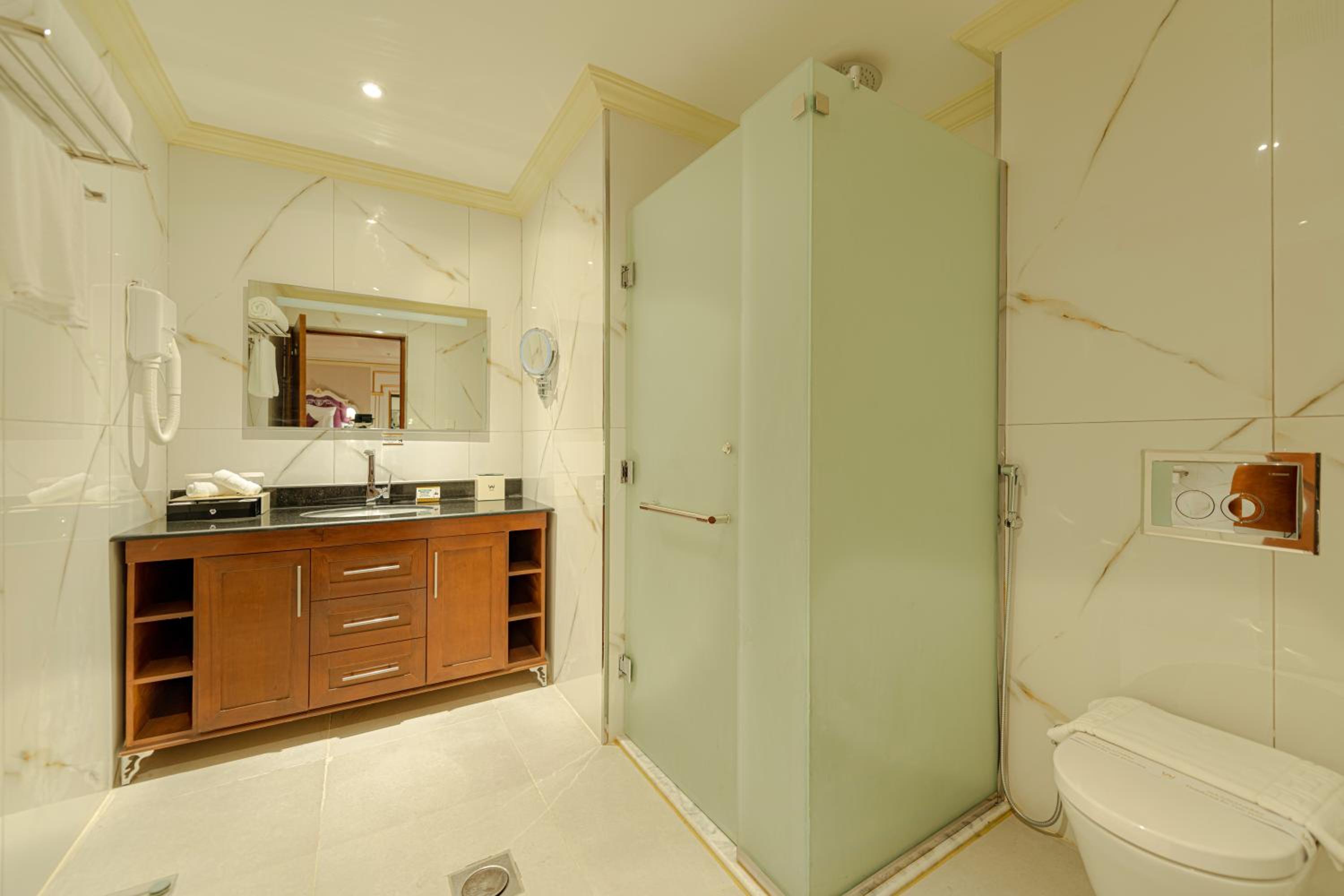 Deluxe King Room - Photo 1