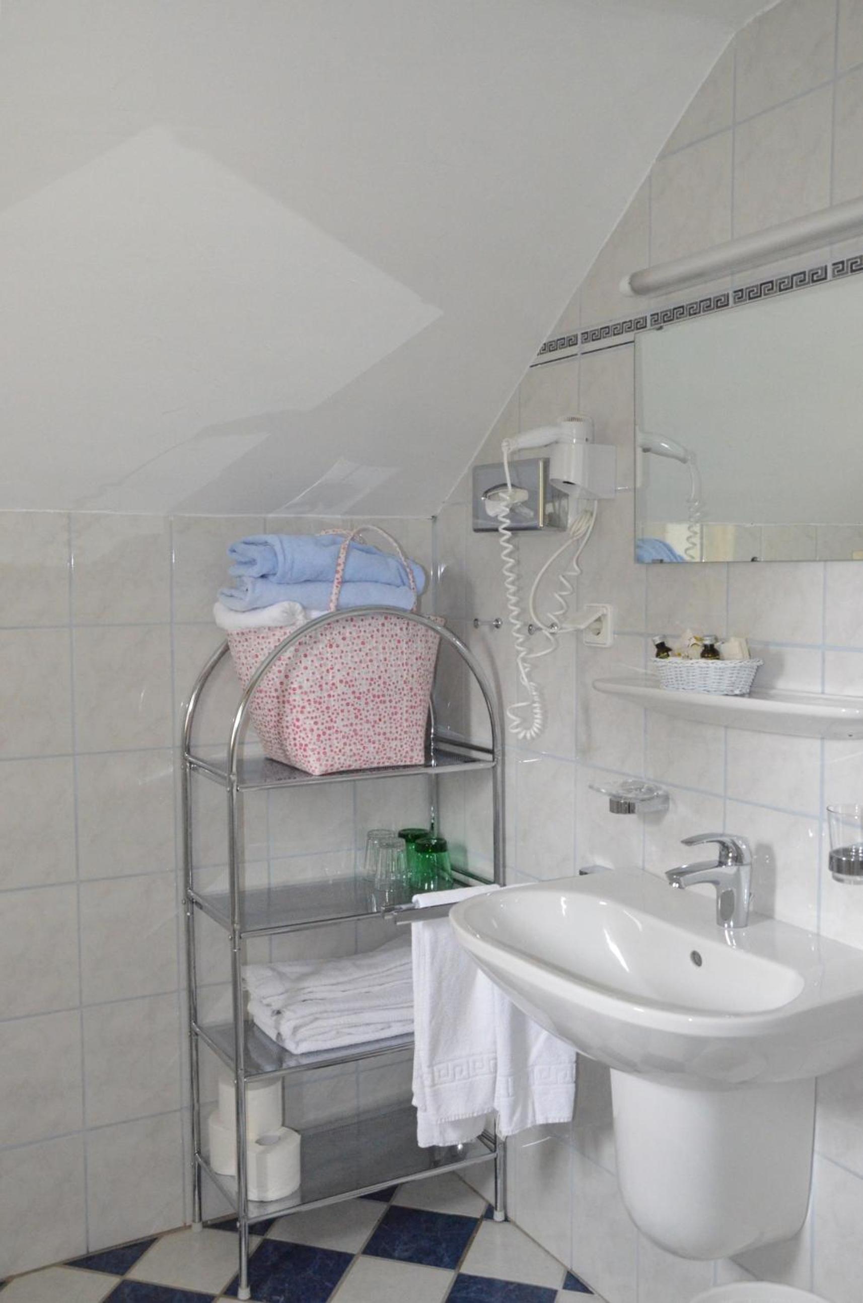 Junior Suite (3 Adults) - Photo 13