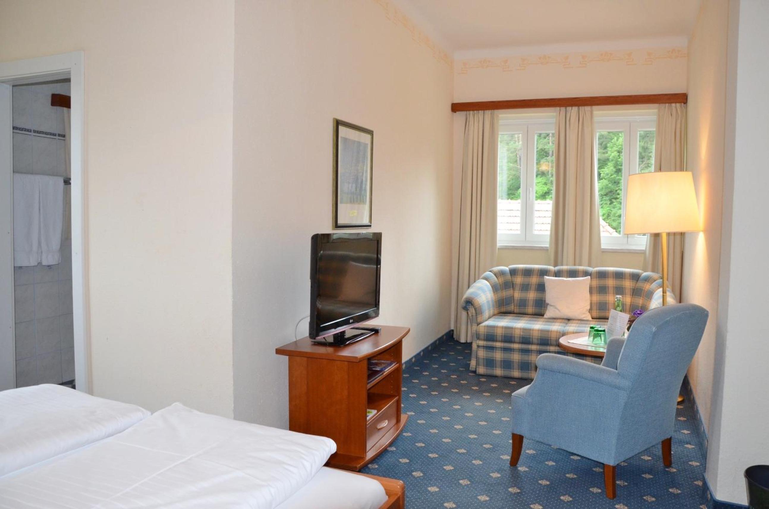 Junior Suite (3 Adults) - Photo 9