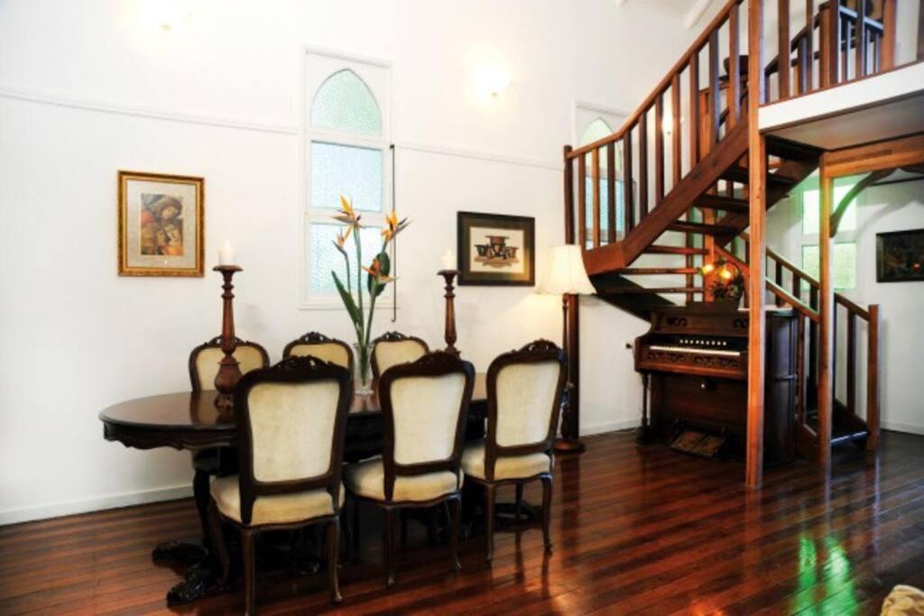 Three-Bedroom House photo 3