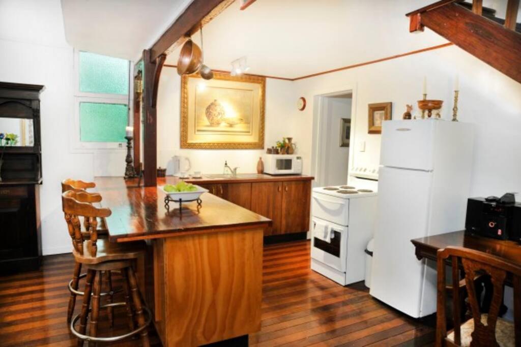 Three-Bedroom House photo 2