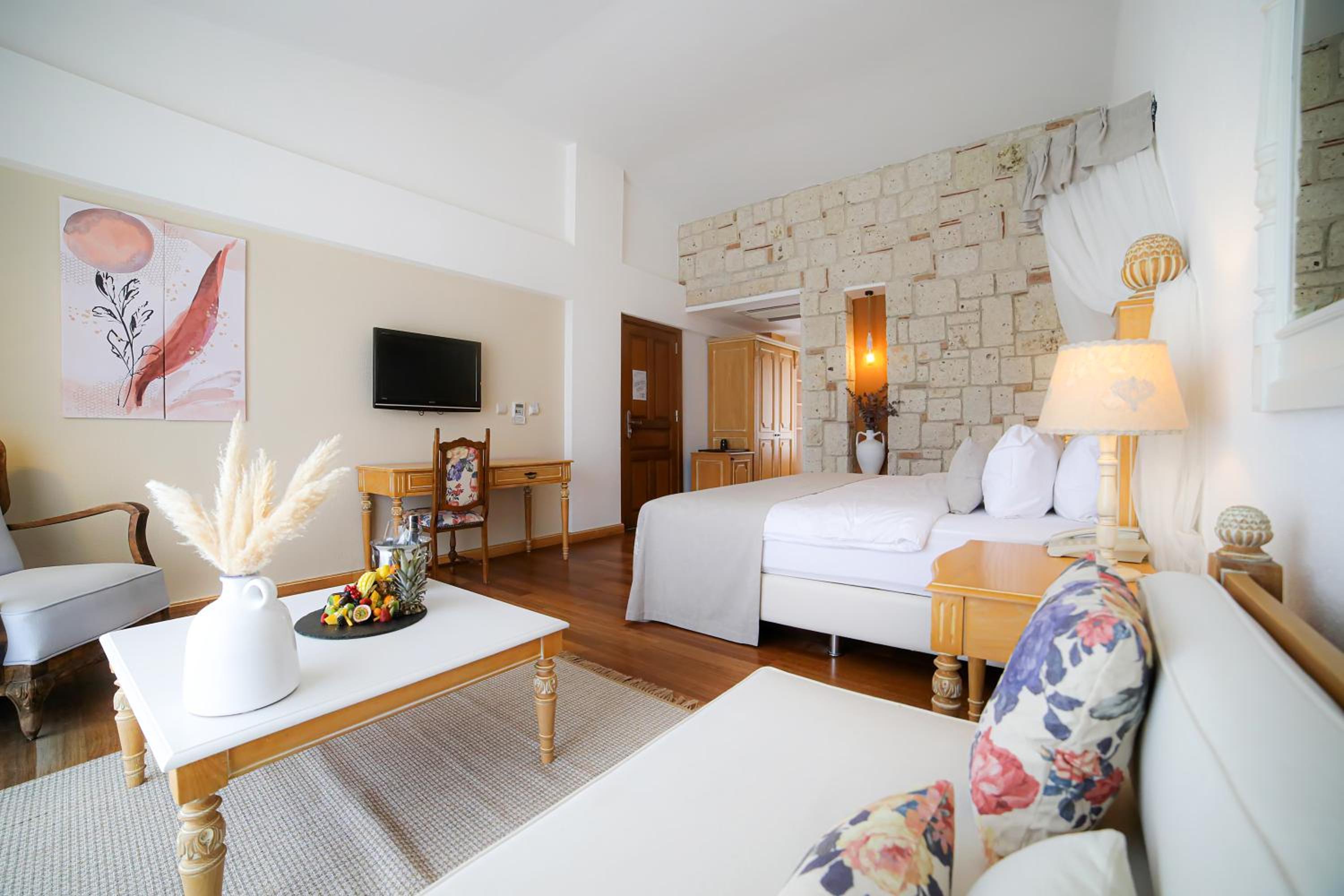 Deluxe Room - Photo 3