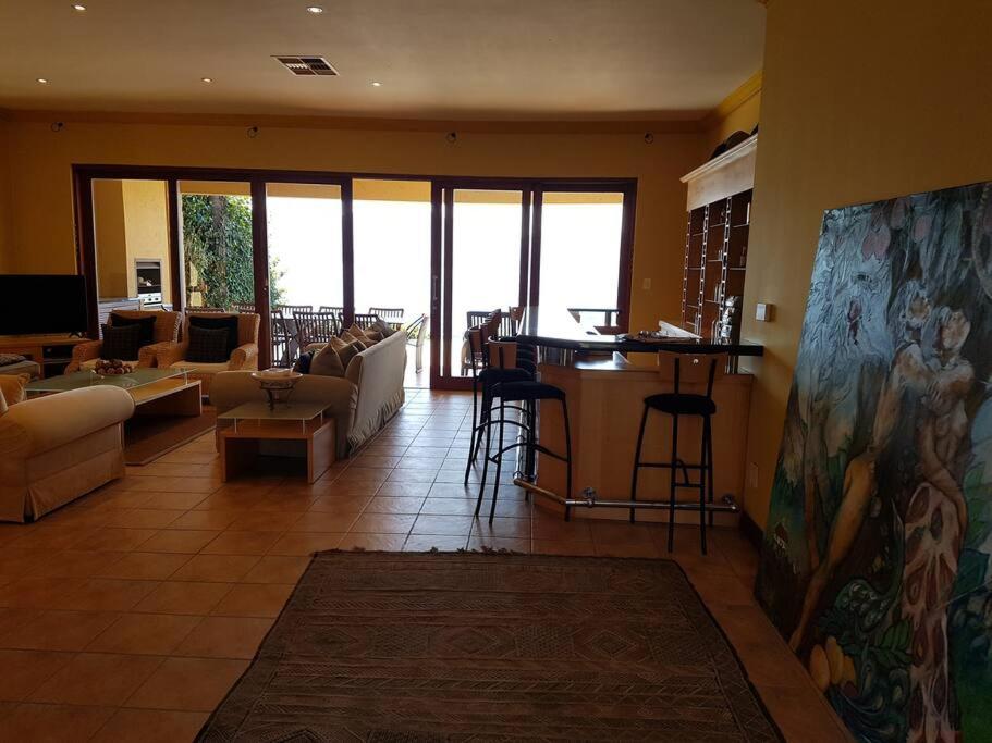 Villa photo 1