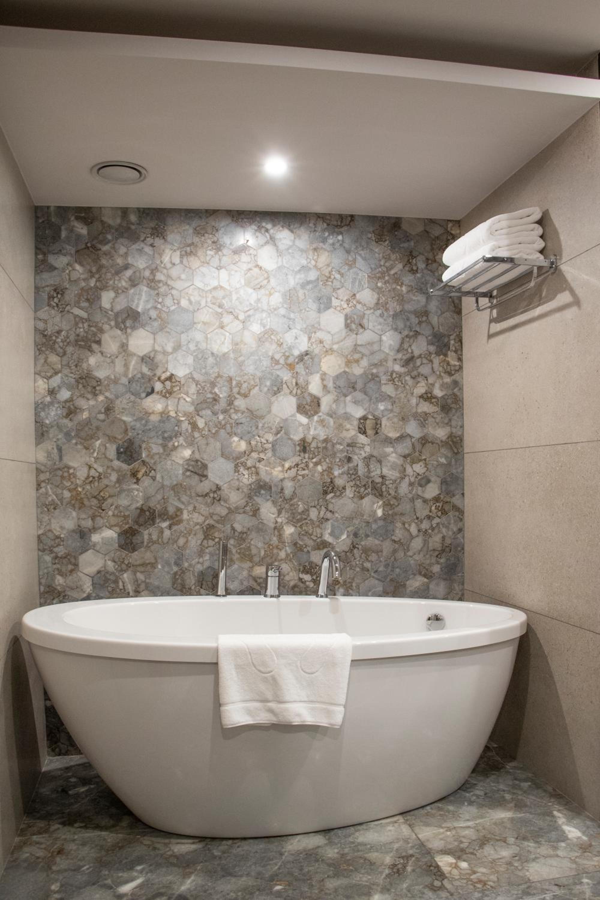 Corner Suite photo 3