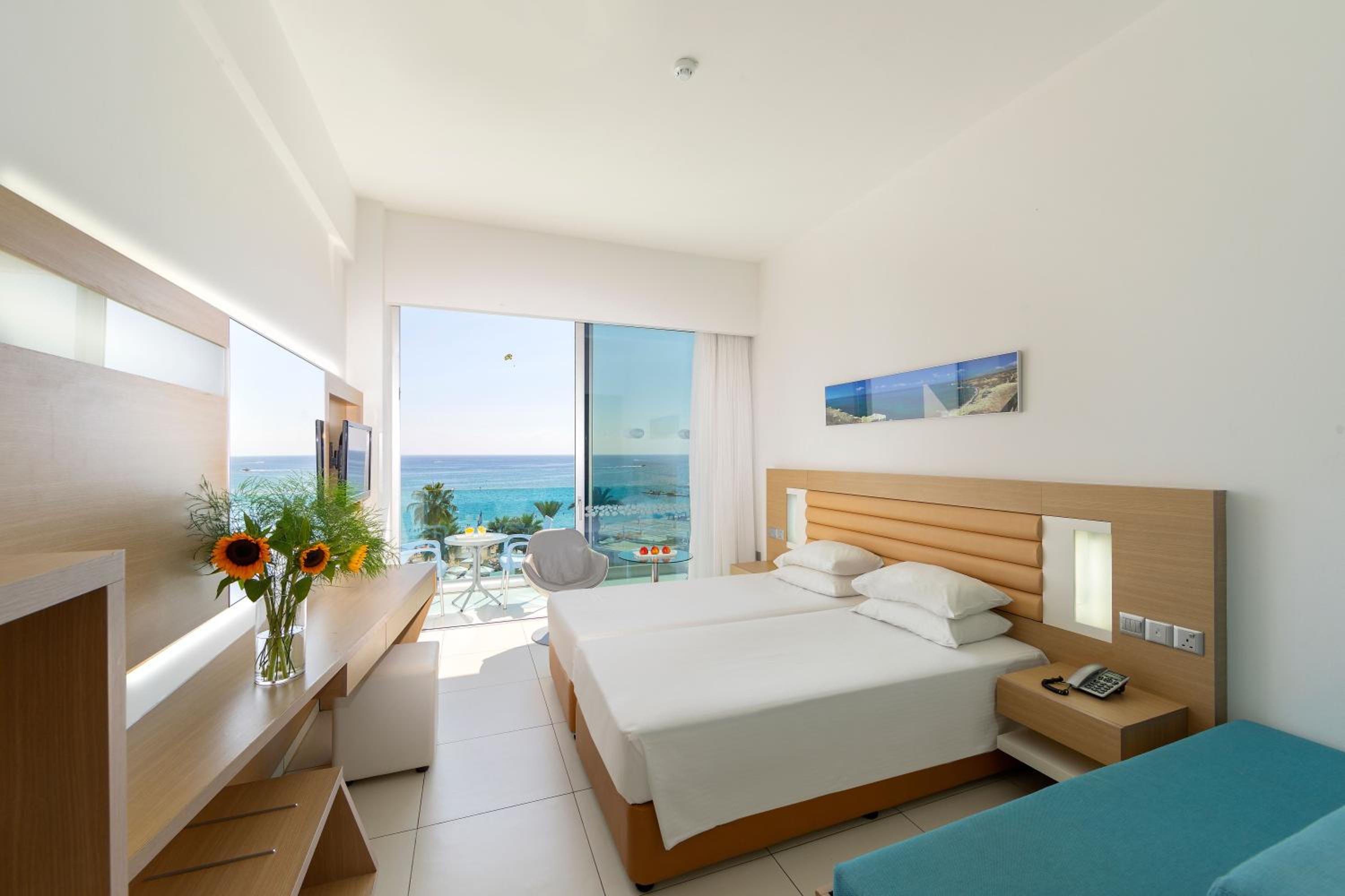 Standard Twin Room with Sea View