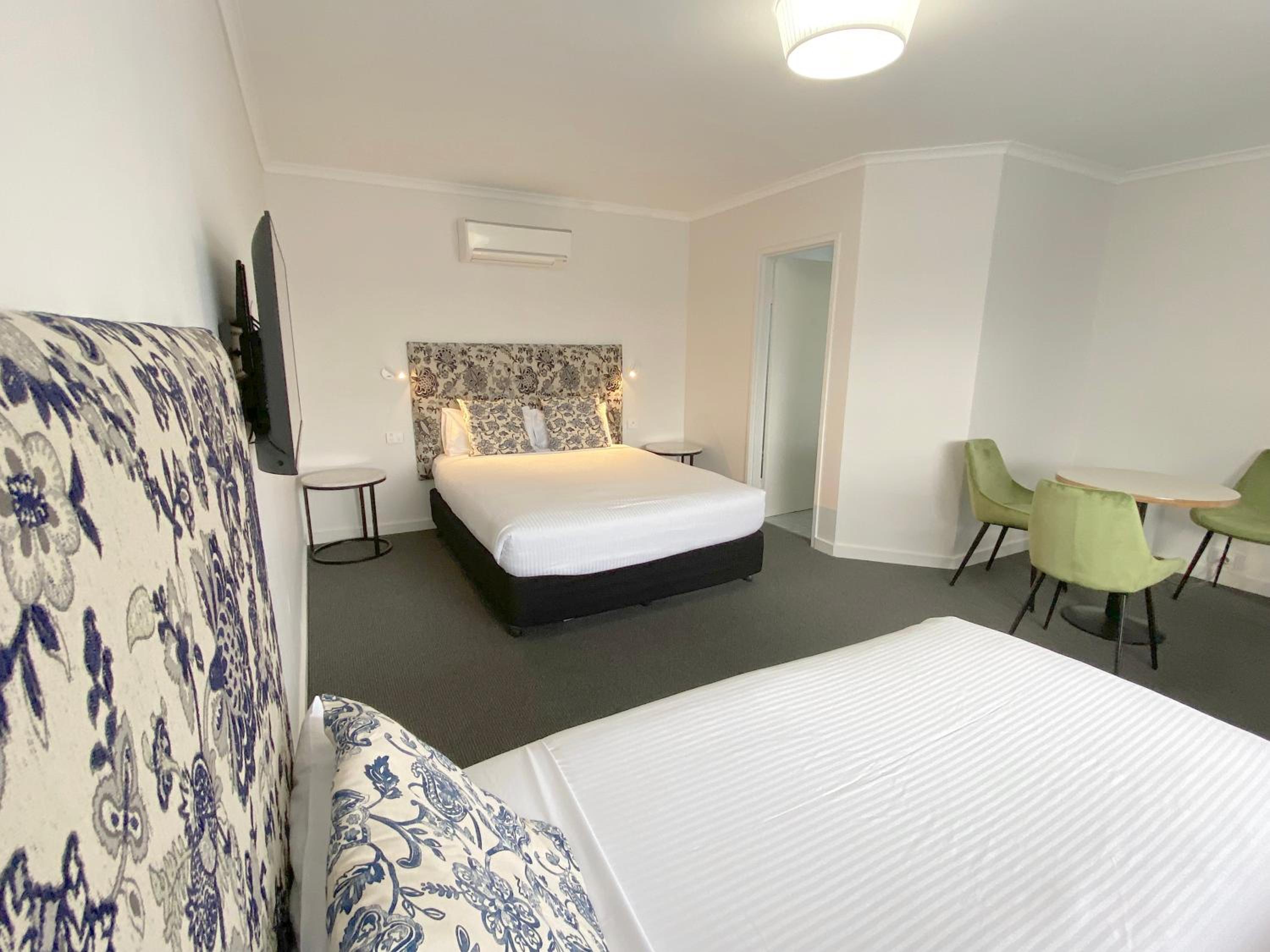 Twin Room - Photo 3