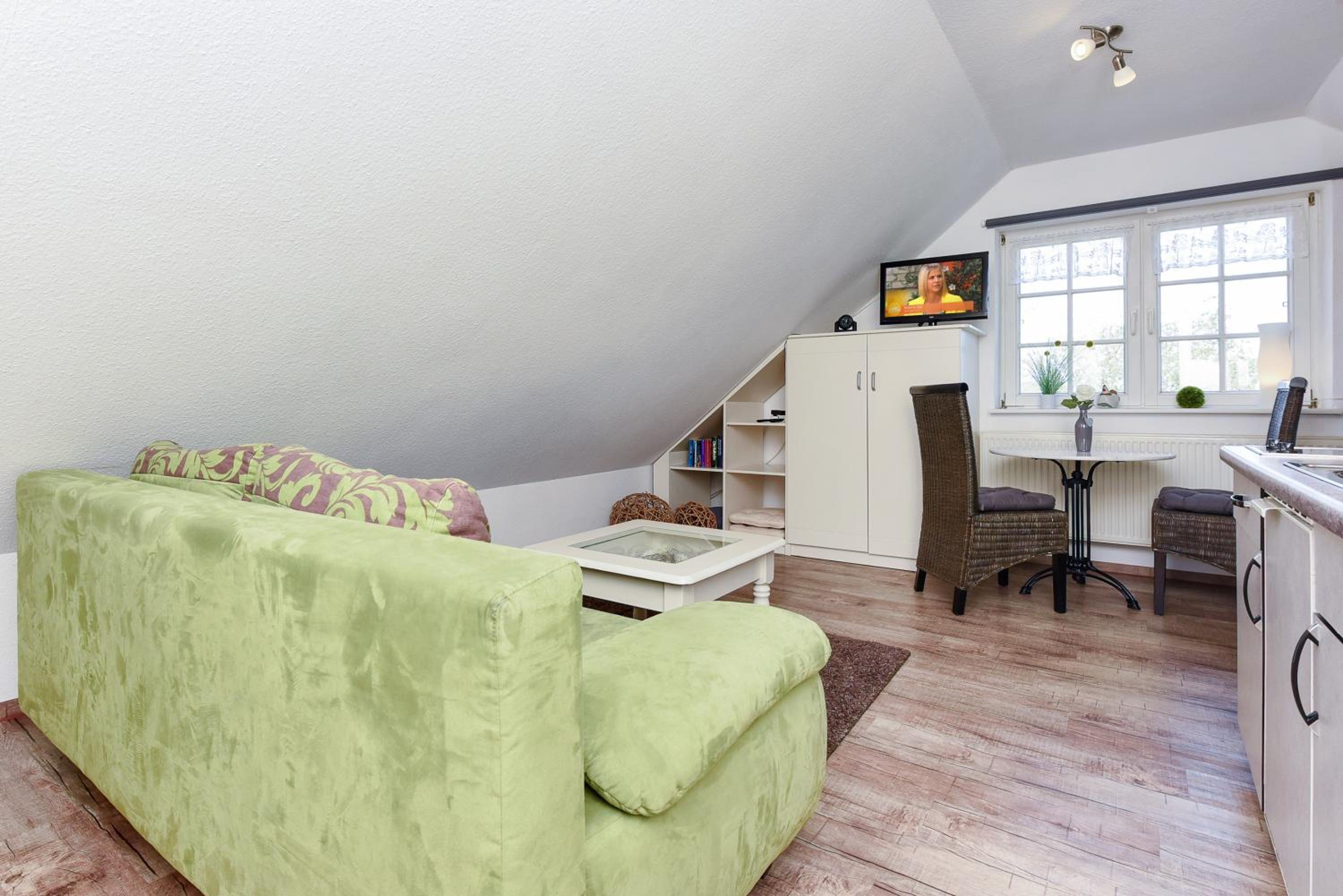 One-Bedroom Apartment photo 1