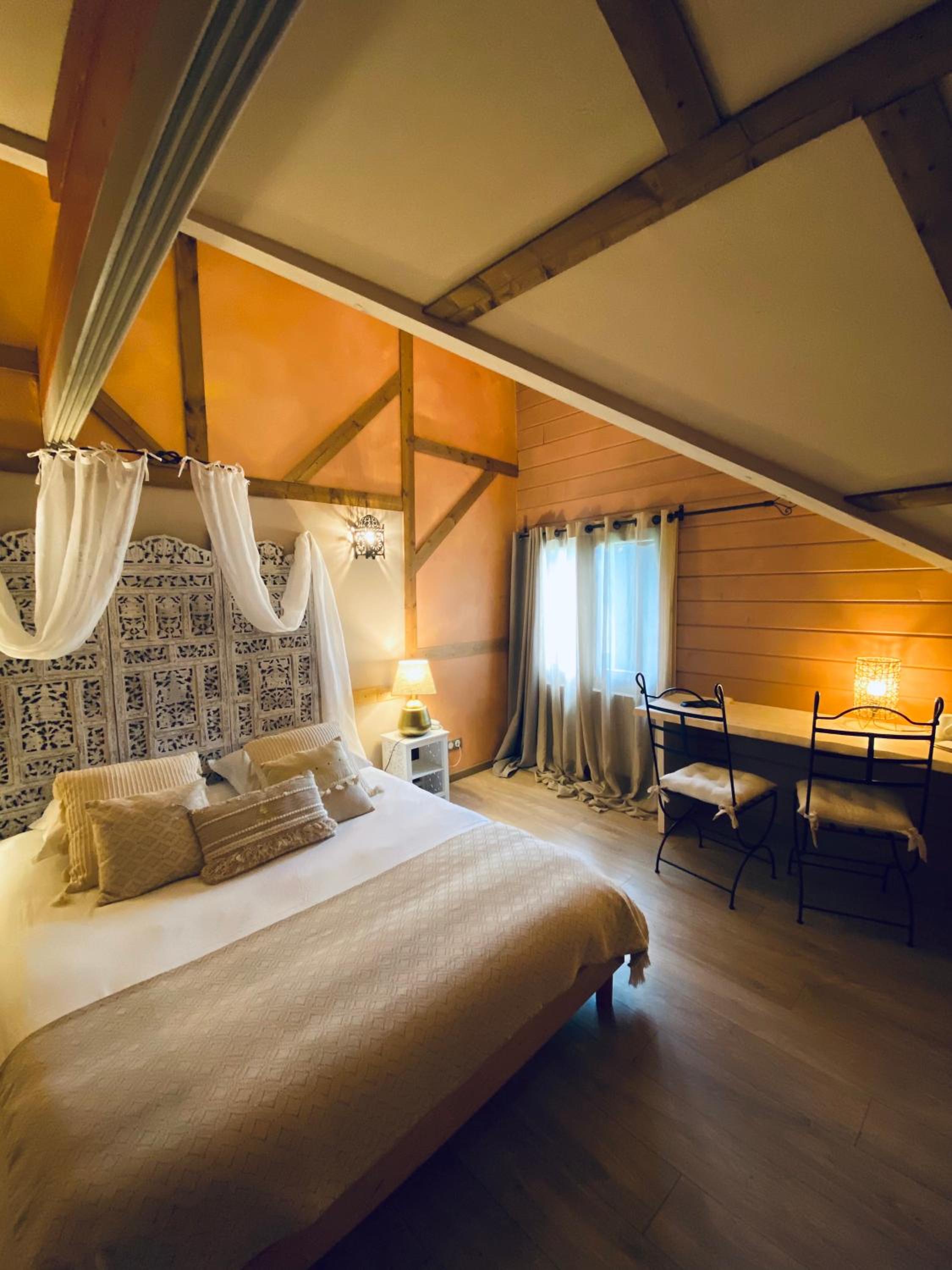 Deluxe Room (2 Adults + 1 Child) photo 2