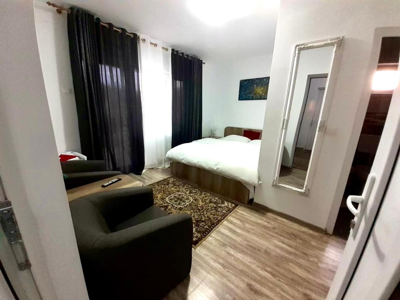 King Room with Balcony photo 1