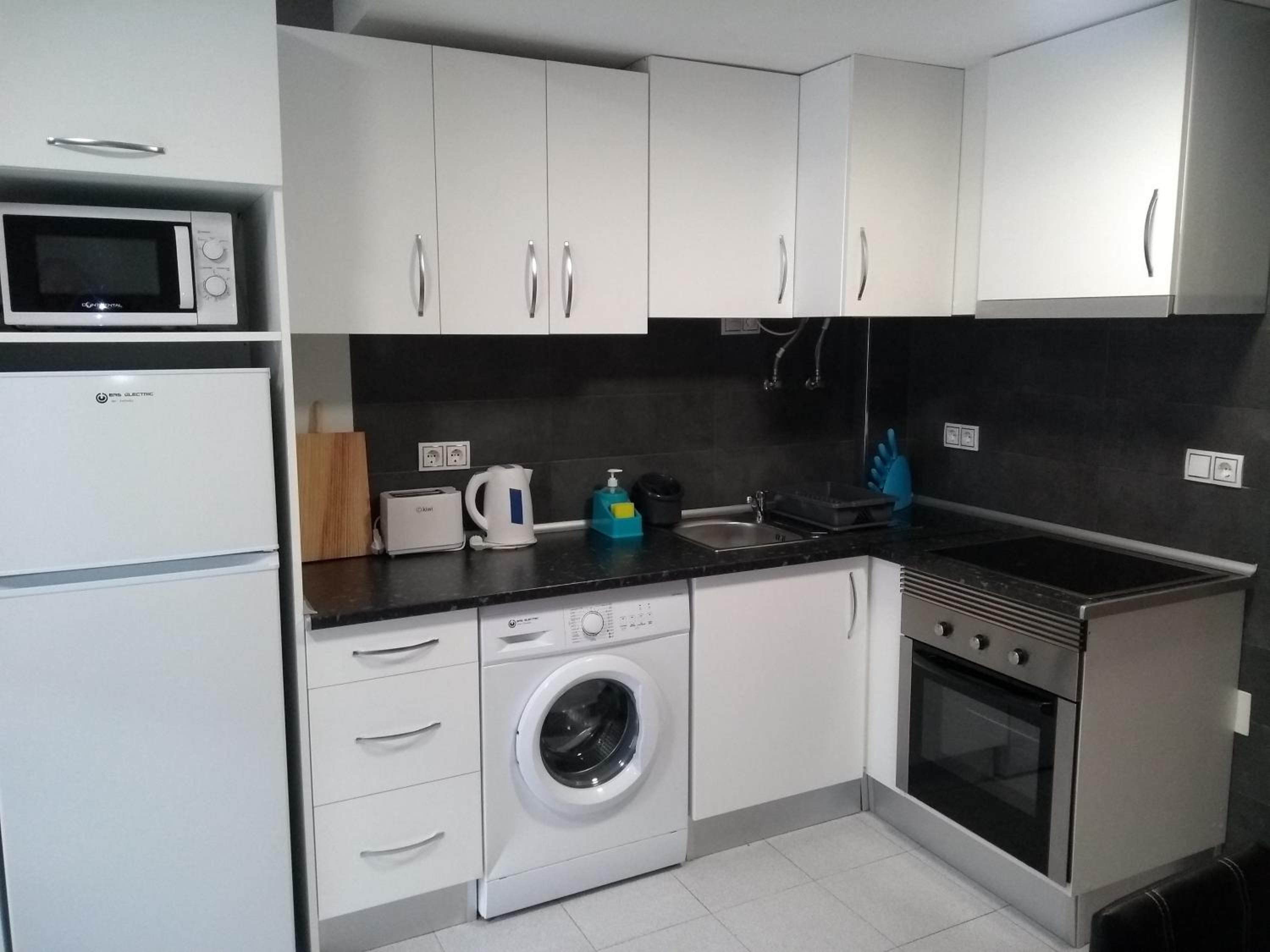 Studio Apartment - Photo 25