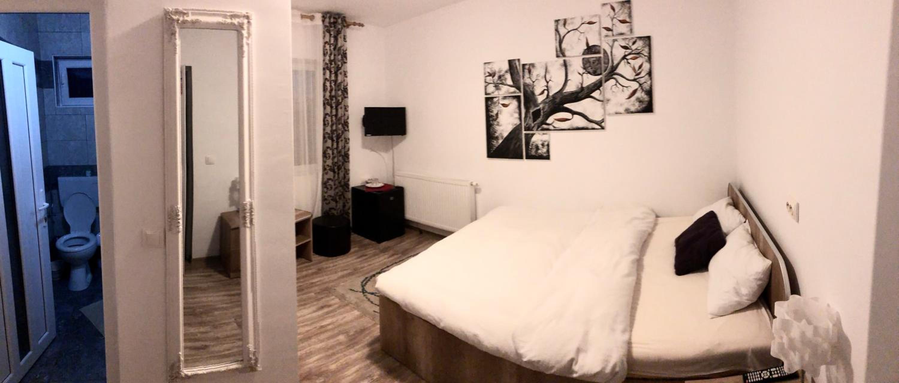 Standard King Room photo 1