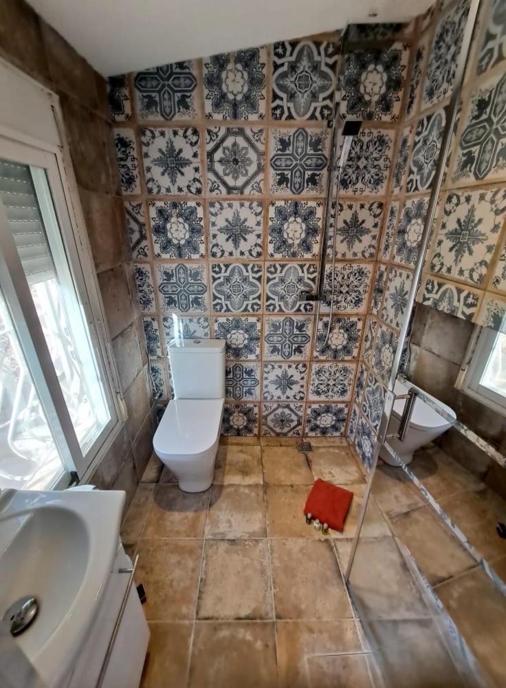 Twin Room with Private Bathroom photo 2