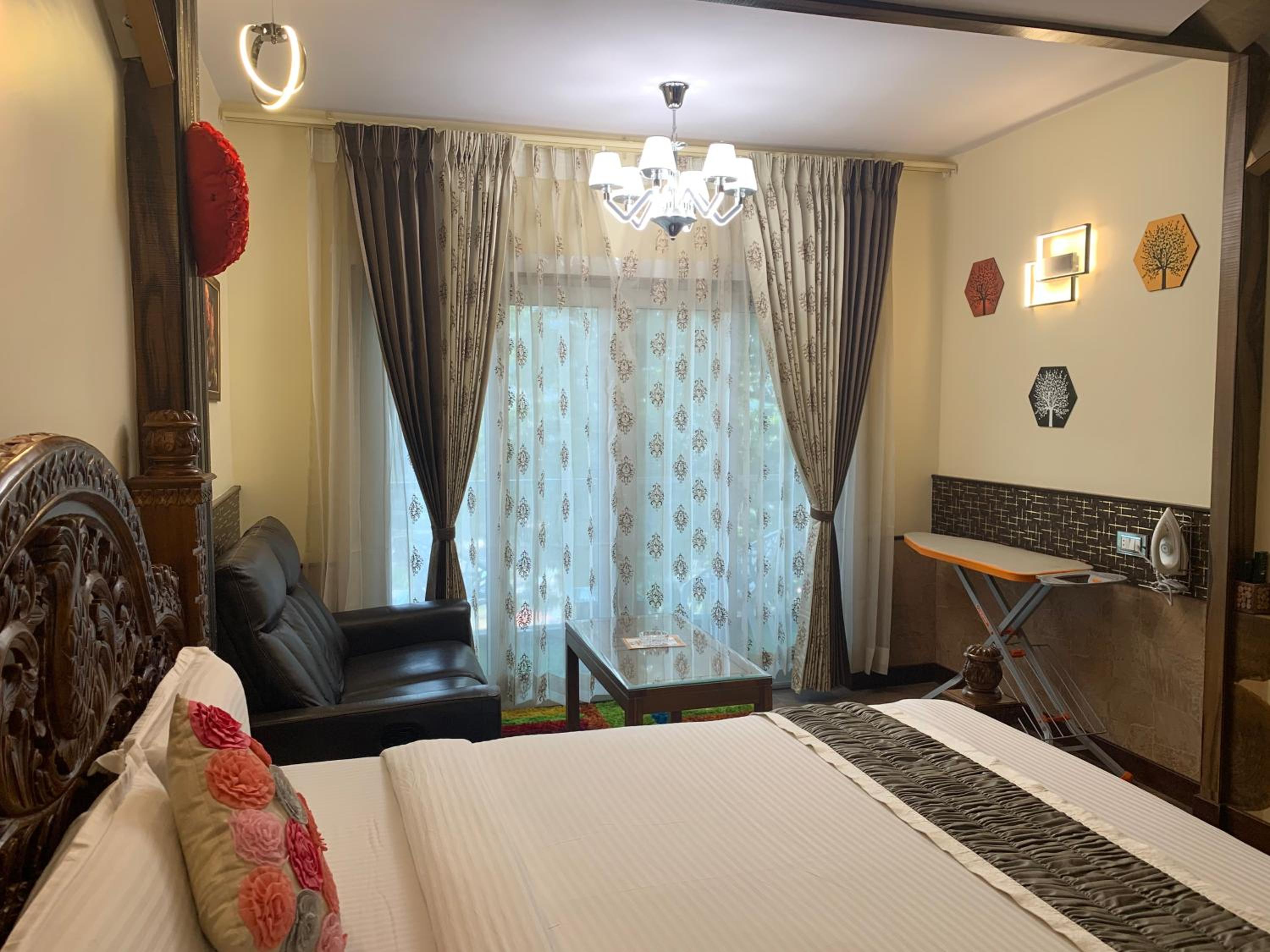King Room with Balcony photo 2