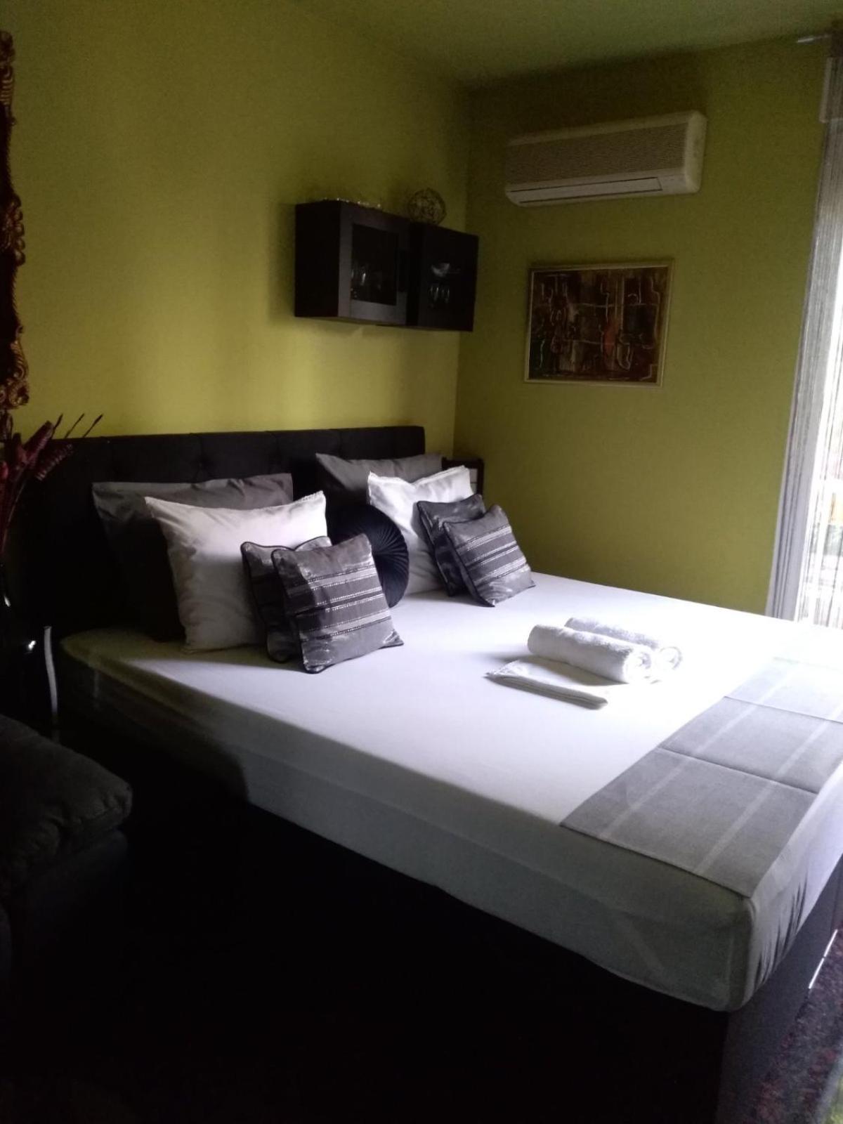 One-Bedroom Apartment - Photo 33