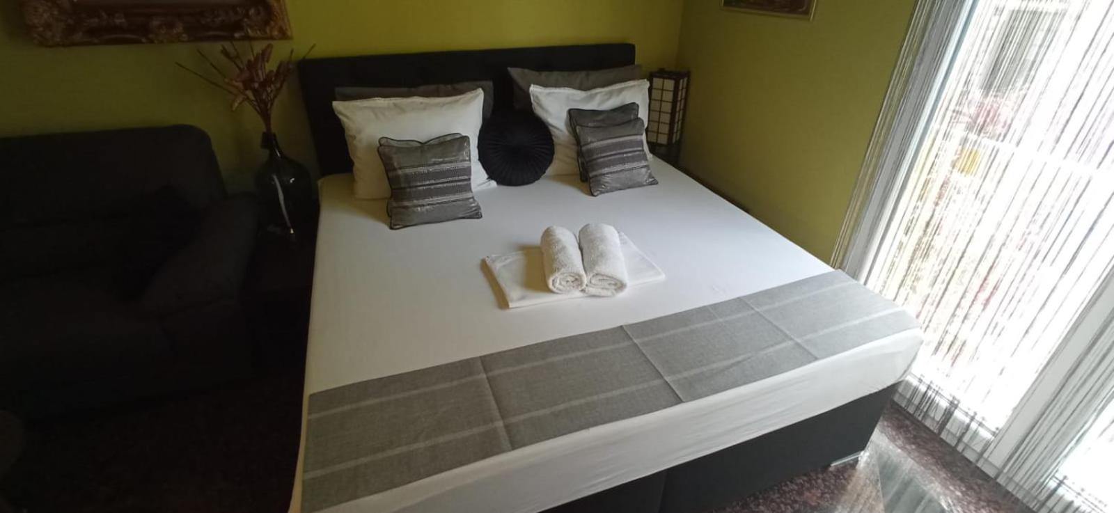 One-Bedroom Apartment - Photo 34