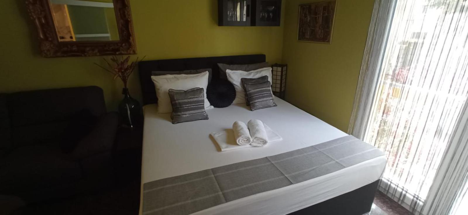 One-Bedroom Apartment - Photo 35