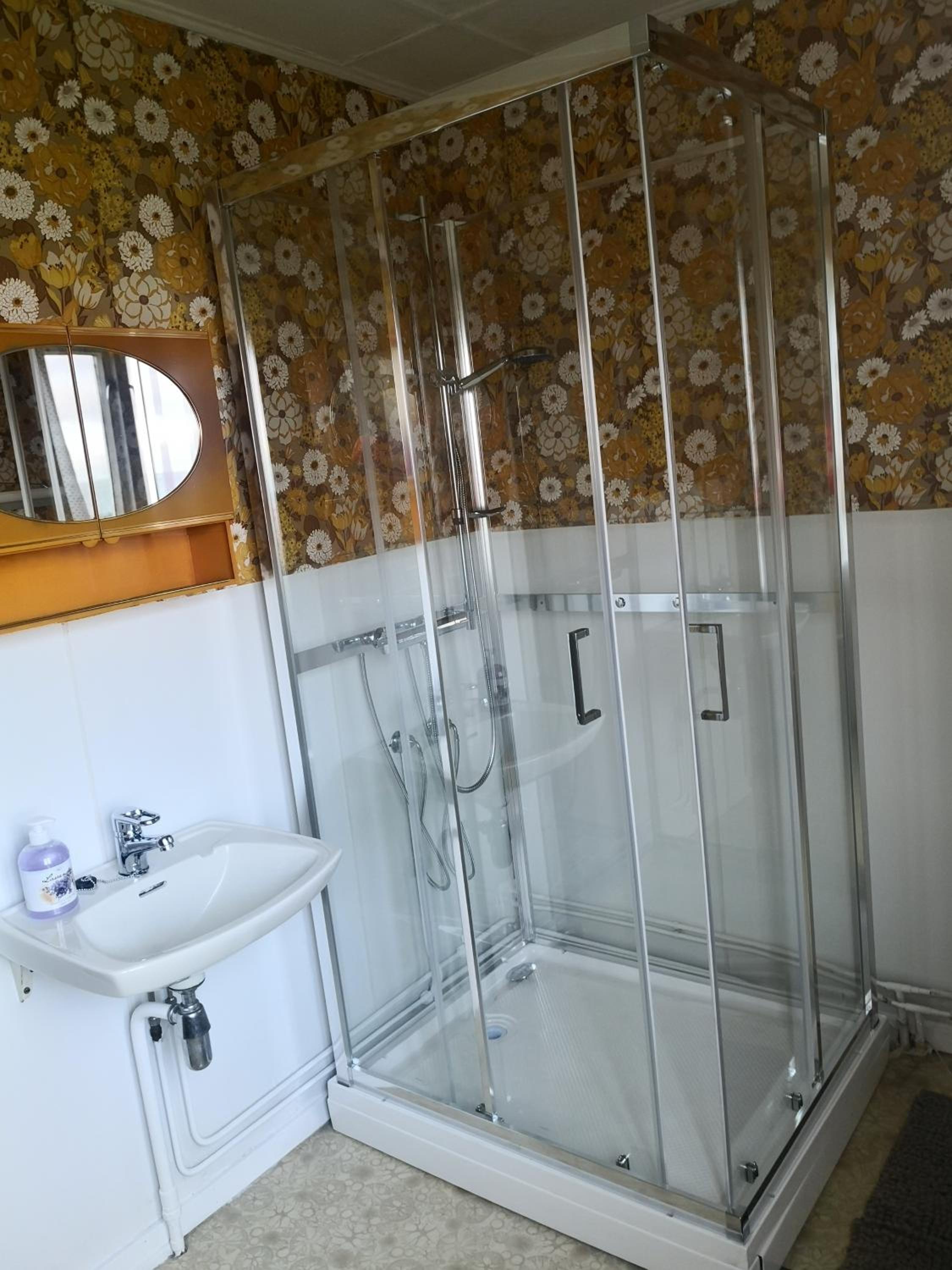 Four-Bedroom House - Photo 20