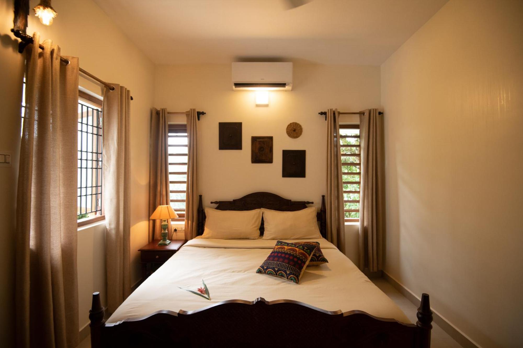 Deluxe Double Room with Balcony photo 3