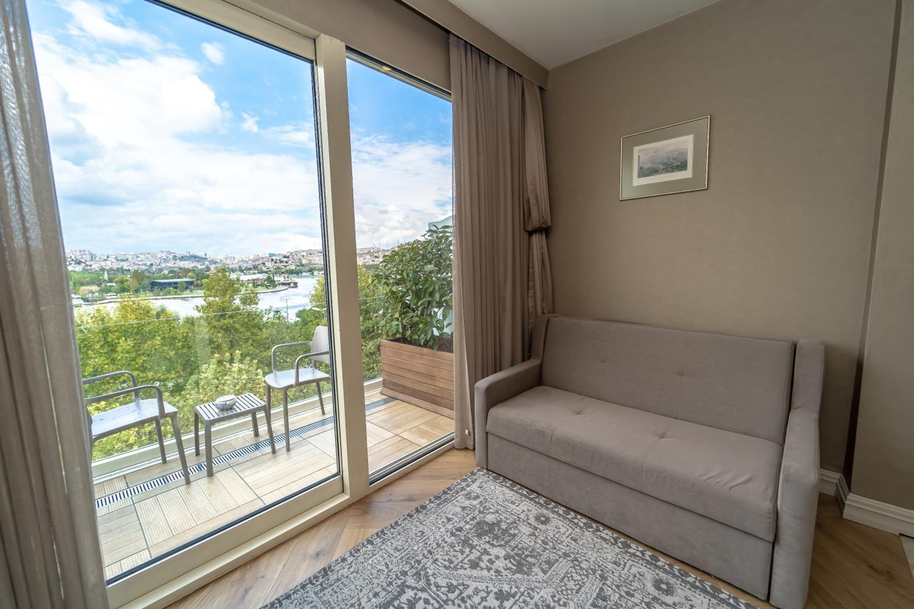 Deluxe Sea View Room with Terrace photo 3