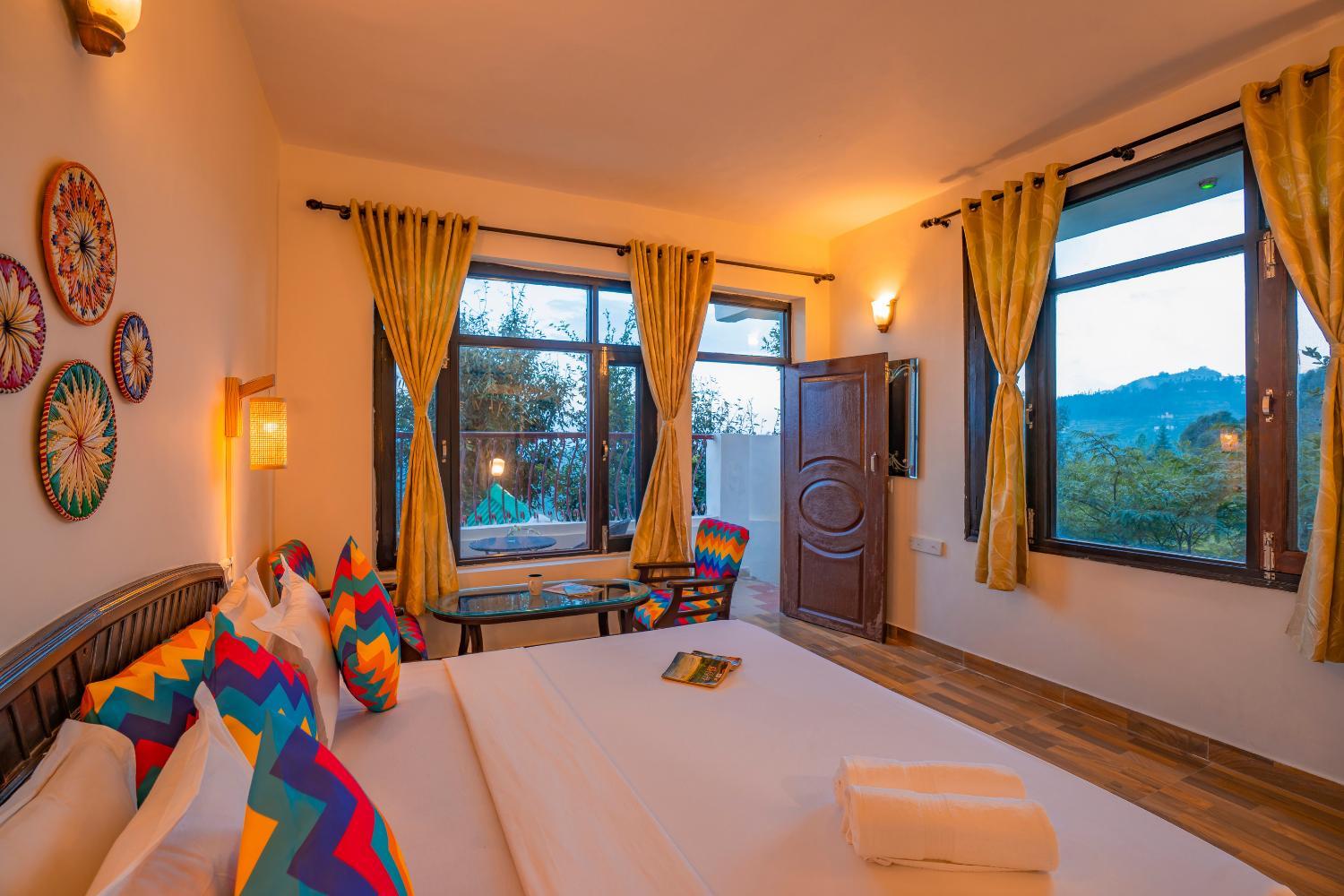 Deluxe Double Room with Bath - Photo 17
