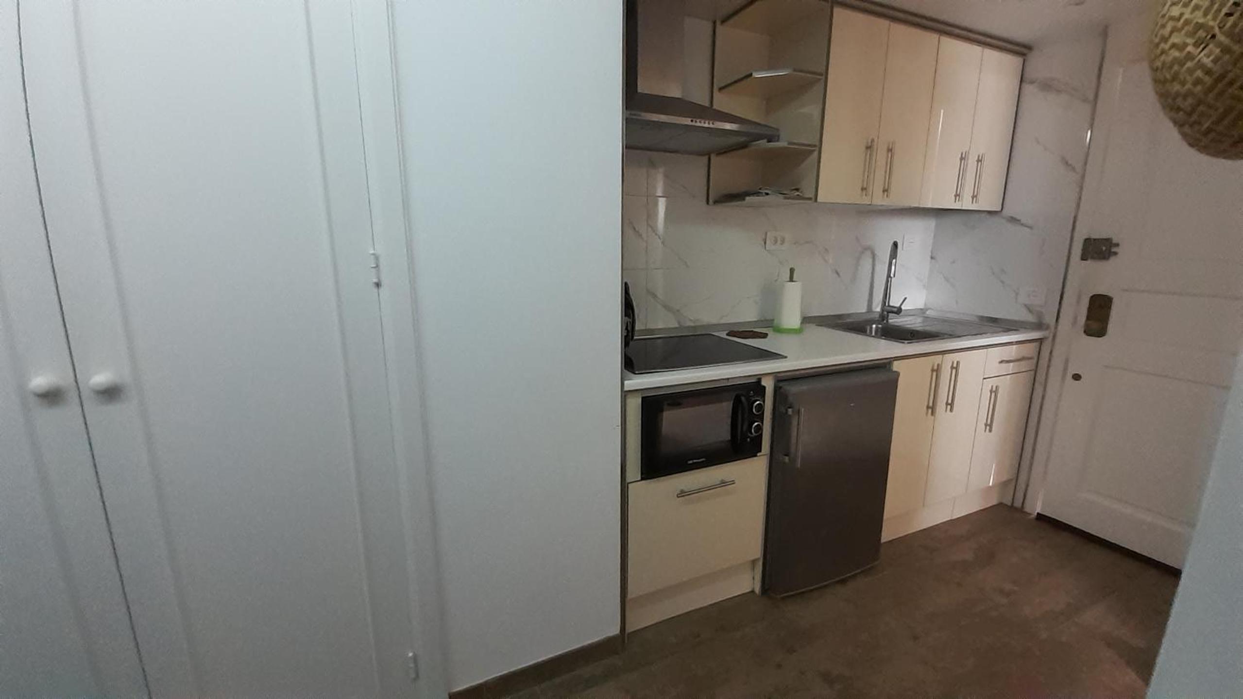 One-Bedroom Apartment - Photo 8