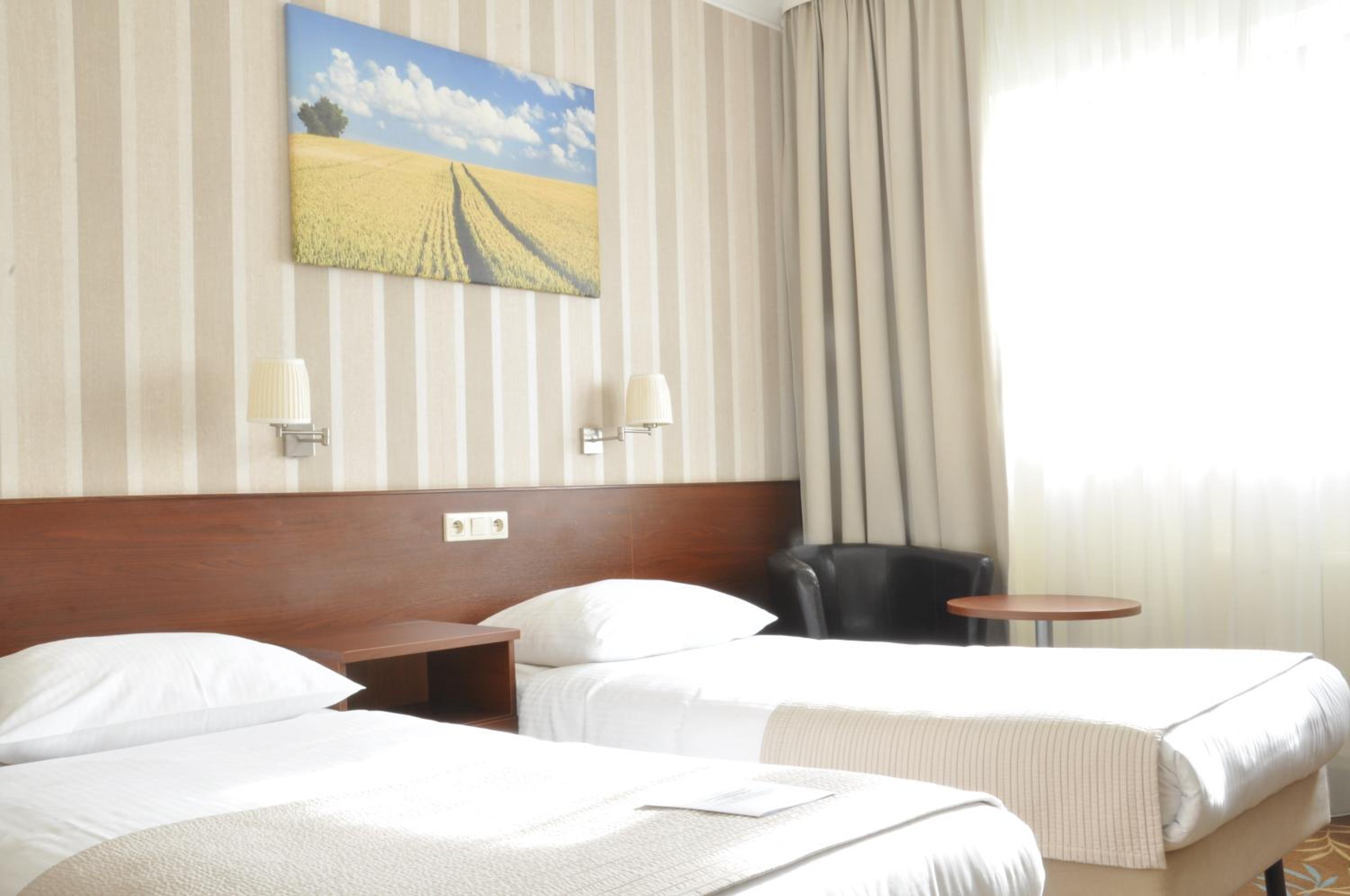 Standard Twin Room - Photo 7