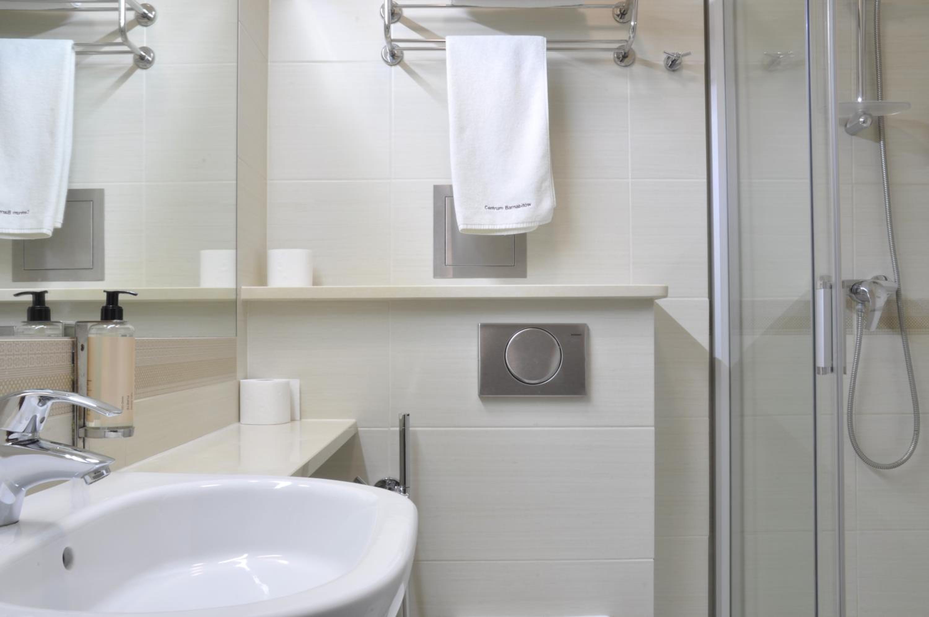 Standard Twin Room - Photo 9
