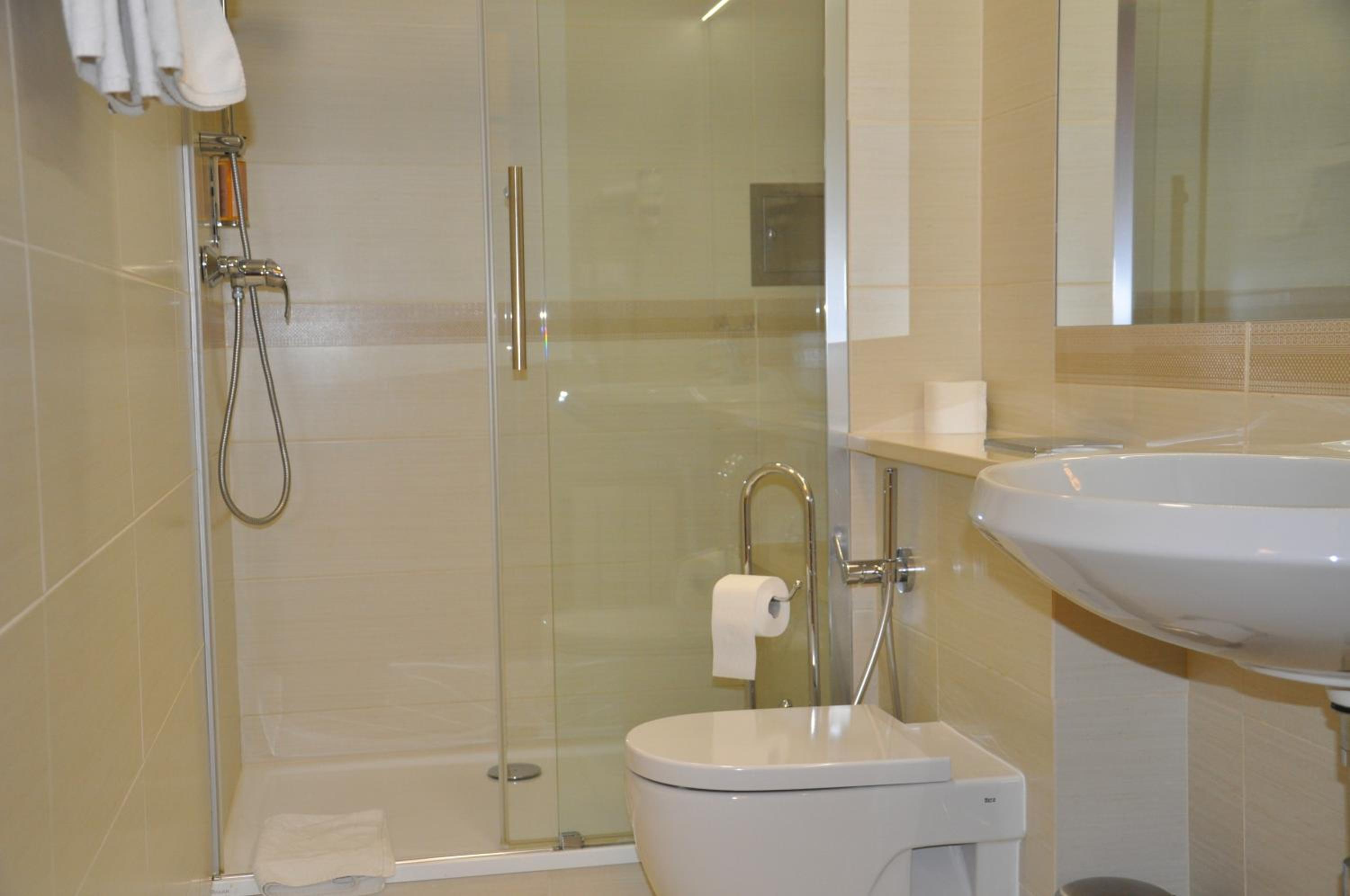 Business Double or Twin Room - Photo 12