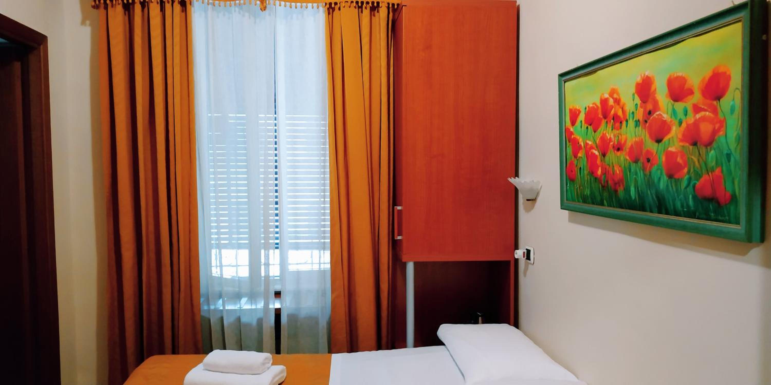 Small Double Room photo 1