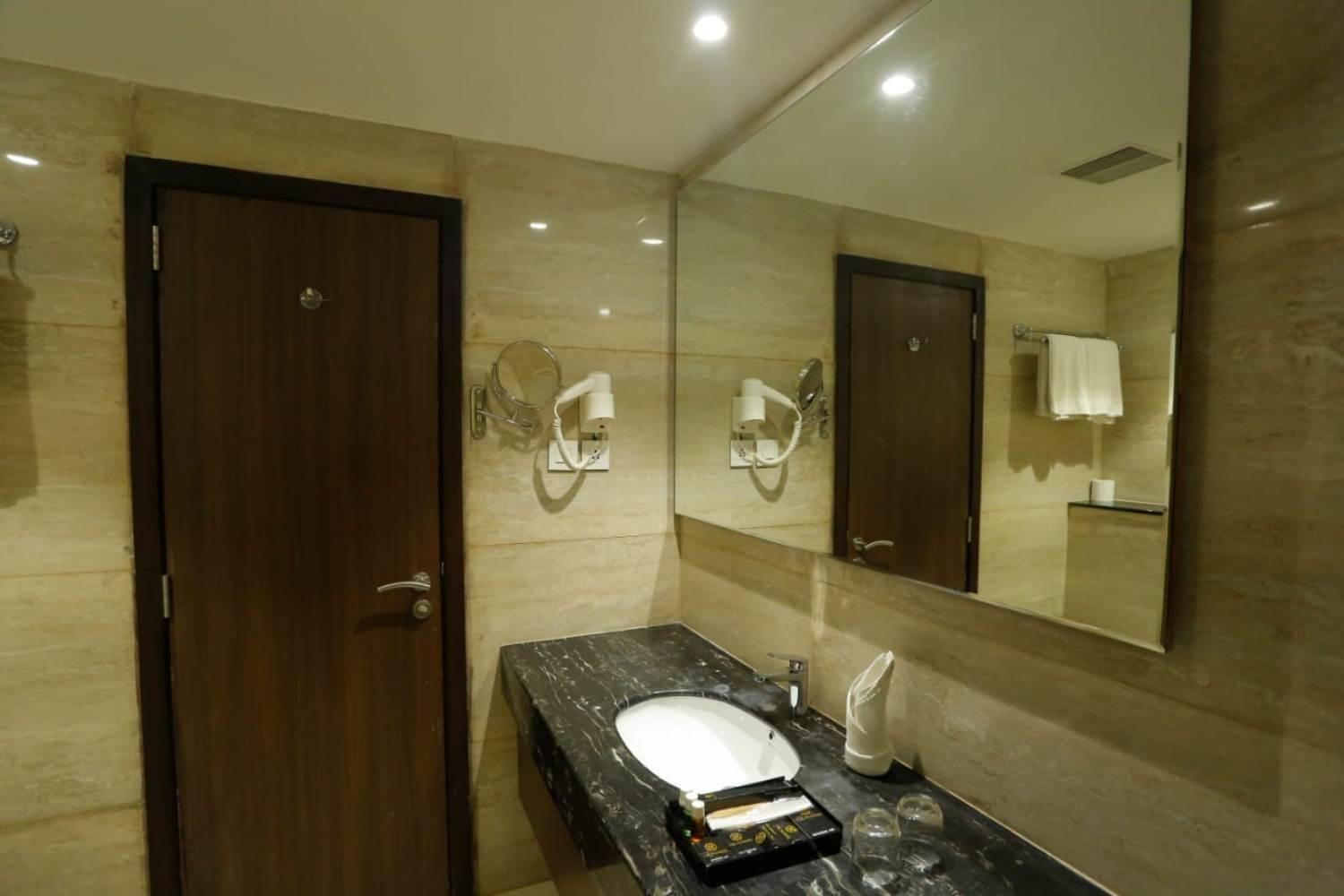 Executive Room - Photo 5