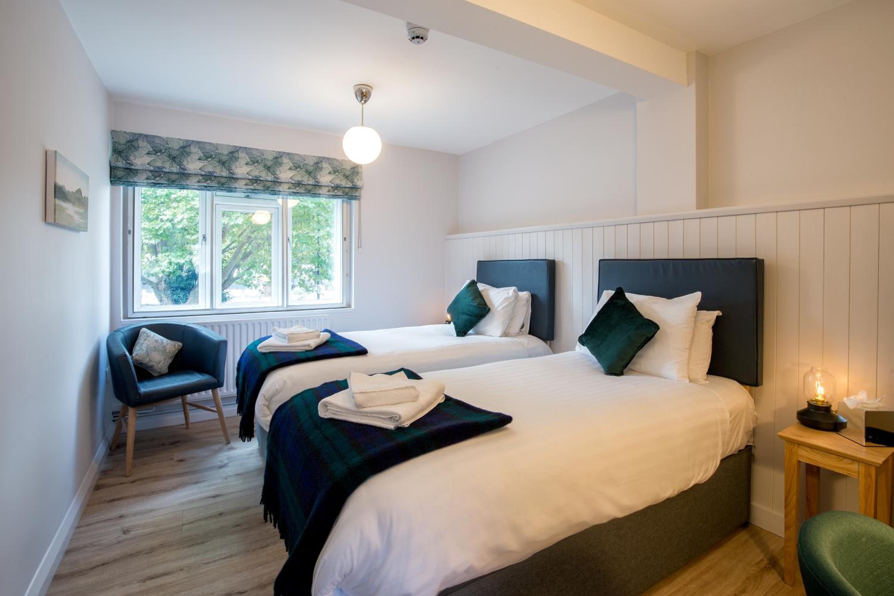 Twin Room thumbnail 6