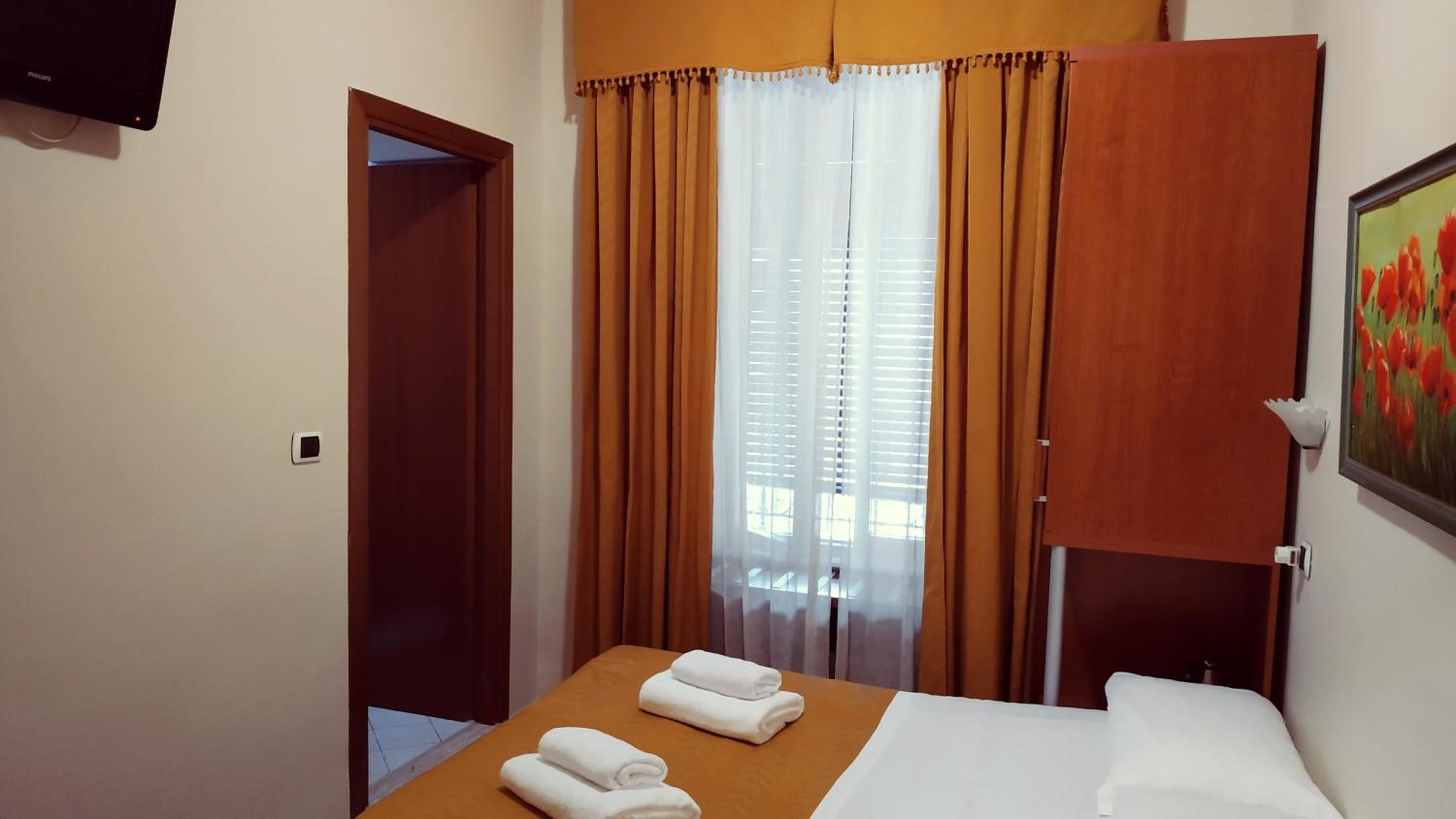 Small Double Room photo 3