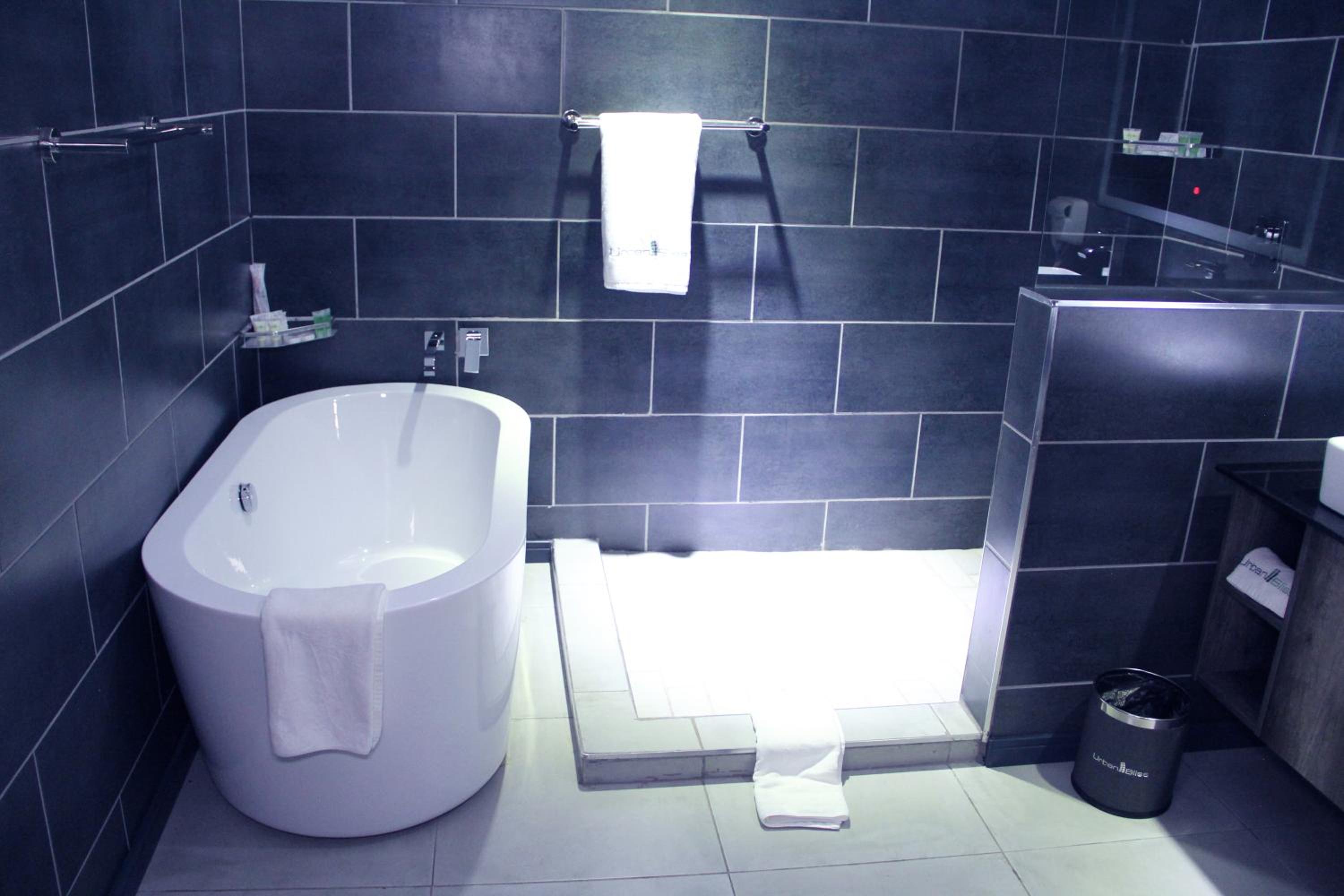 Deluxe Double or Twin Room with Garden View photo 3