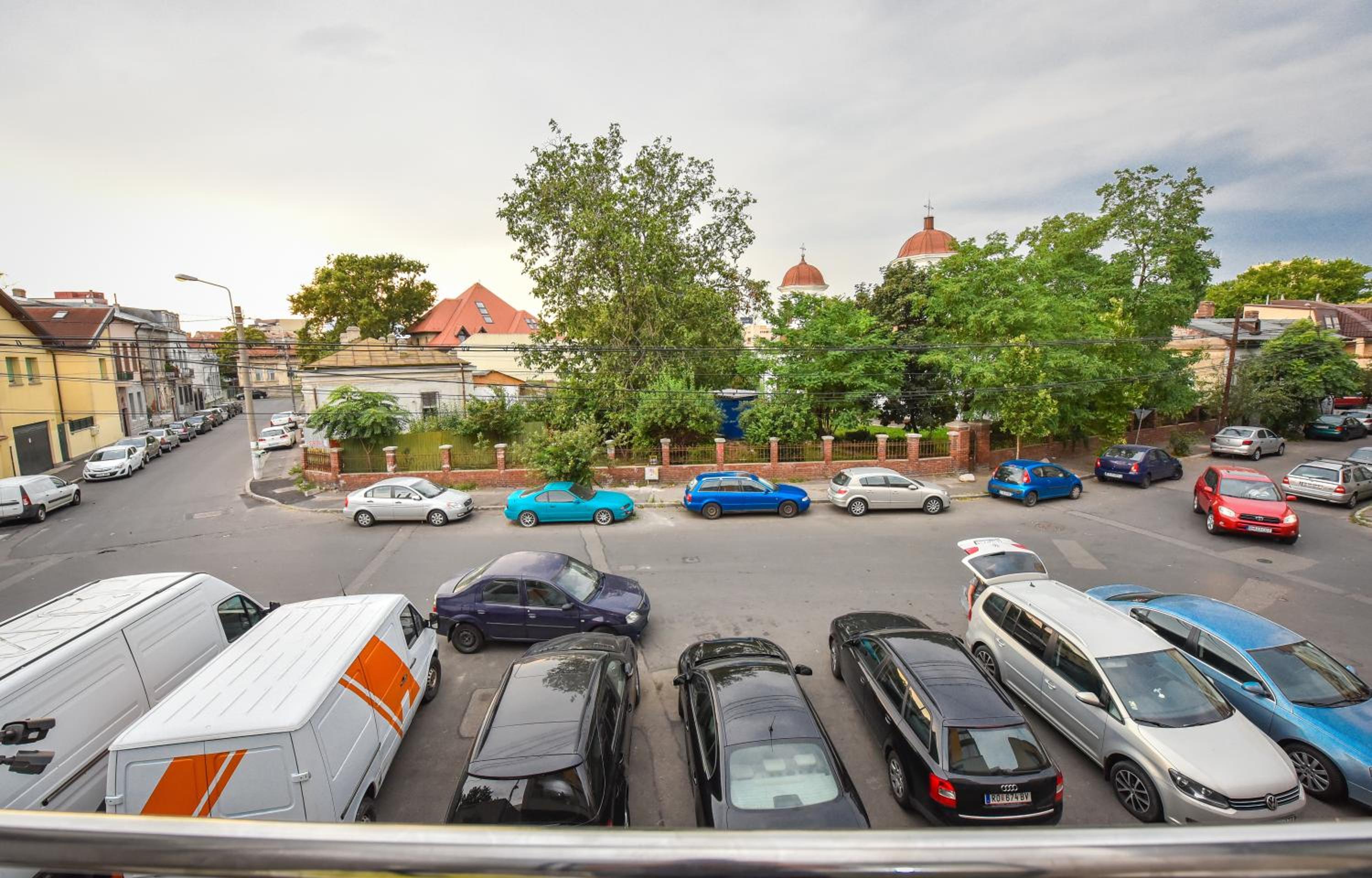 Three-Bedroom Apartment with Balcony - Photo 10