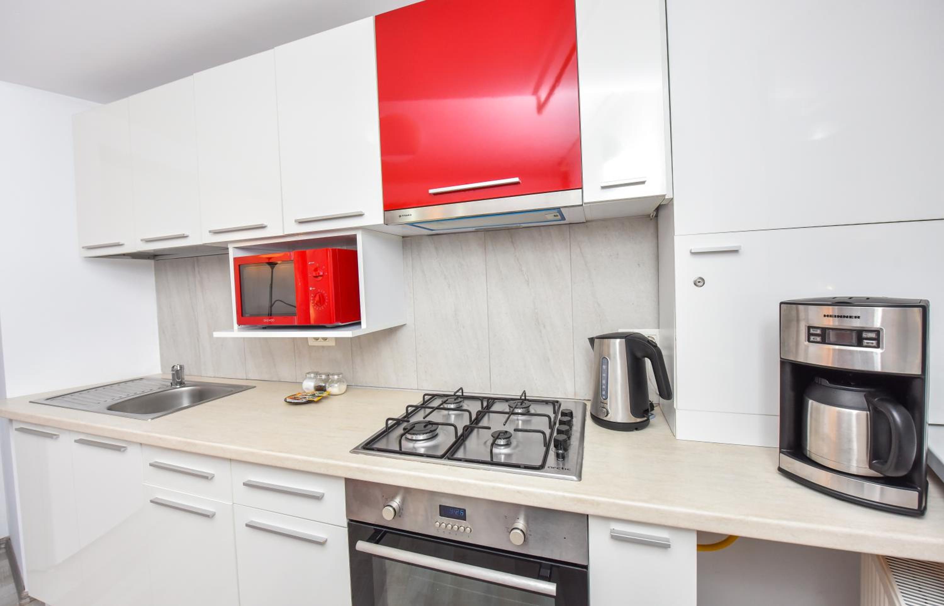 One-Bedroom Apartment with Balcony - Photo 12