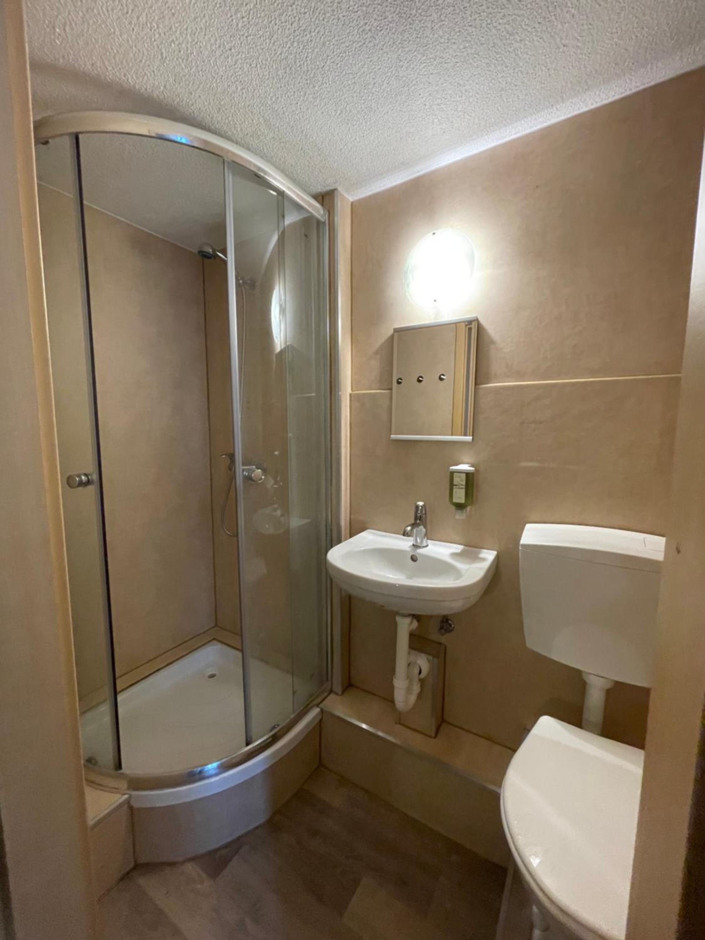 Double Room with Shared Bathroom photo 3