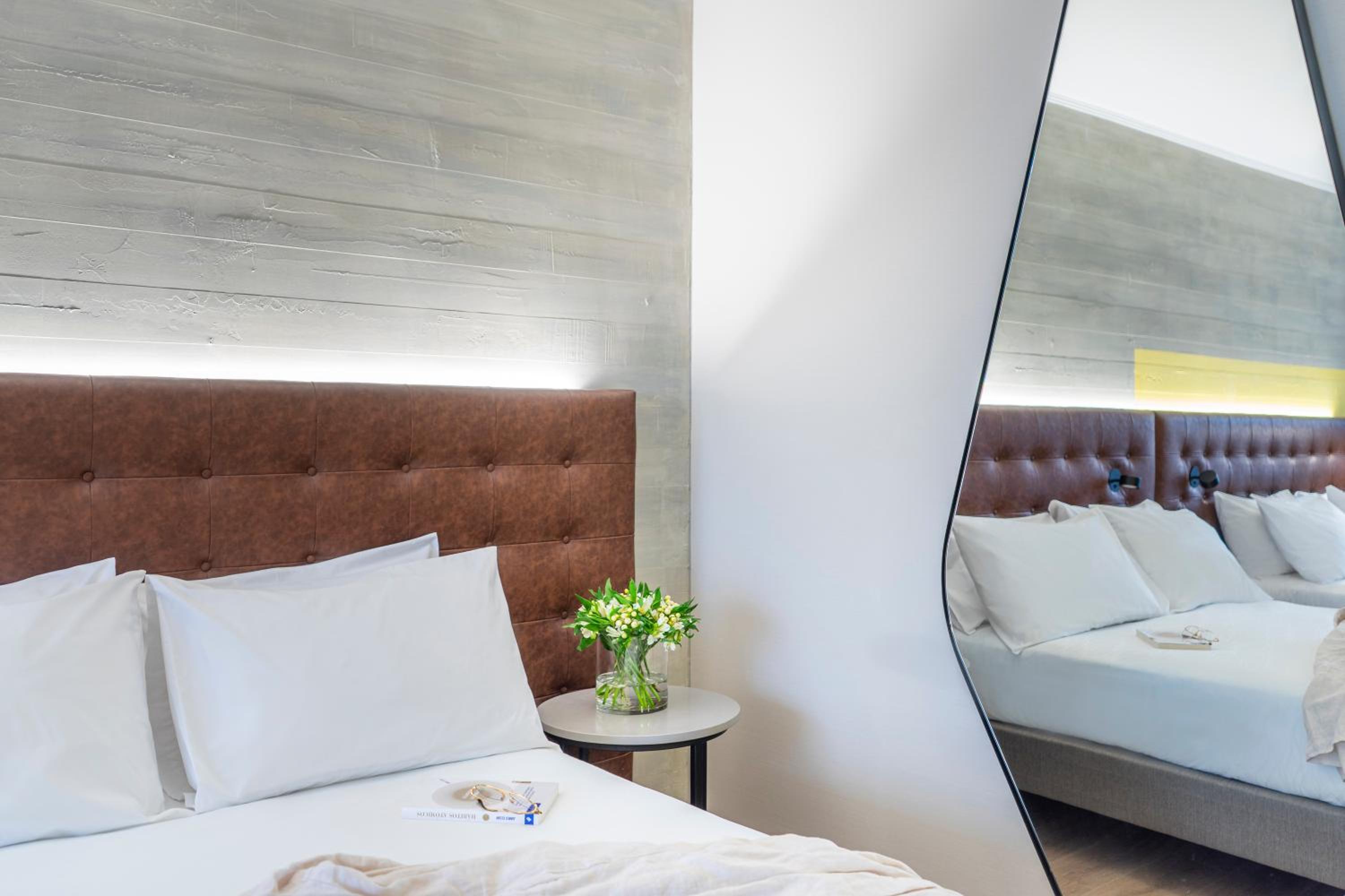 Superior Queen Room with Two Queen Beds - Photo 2